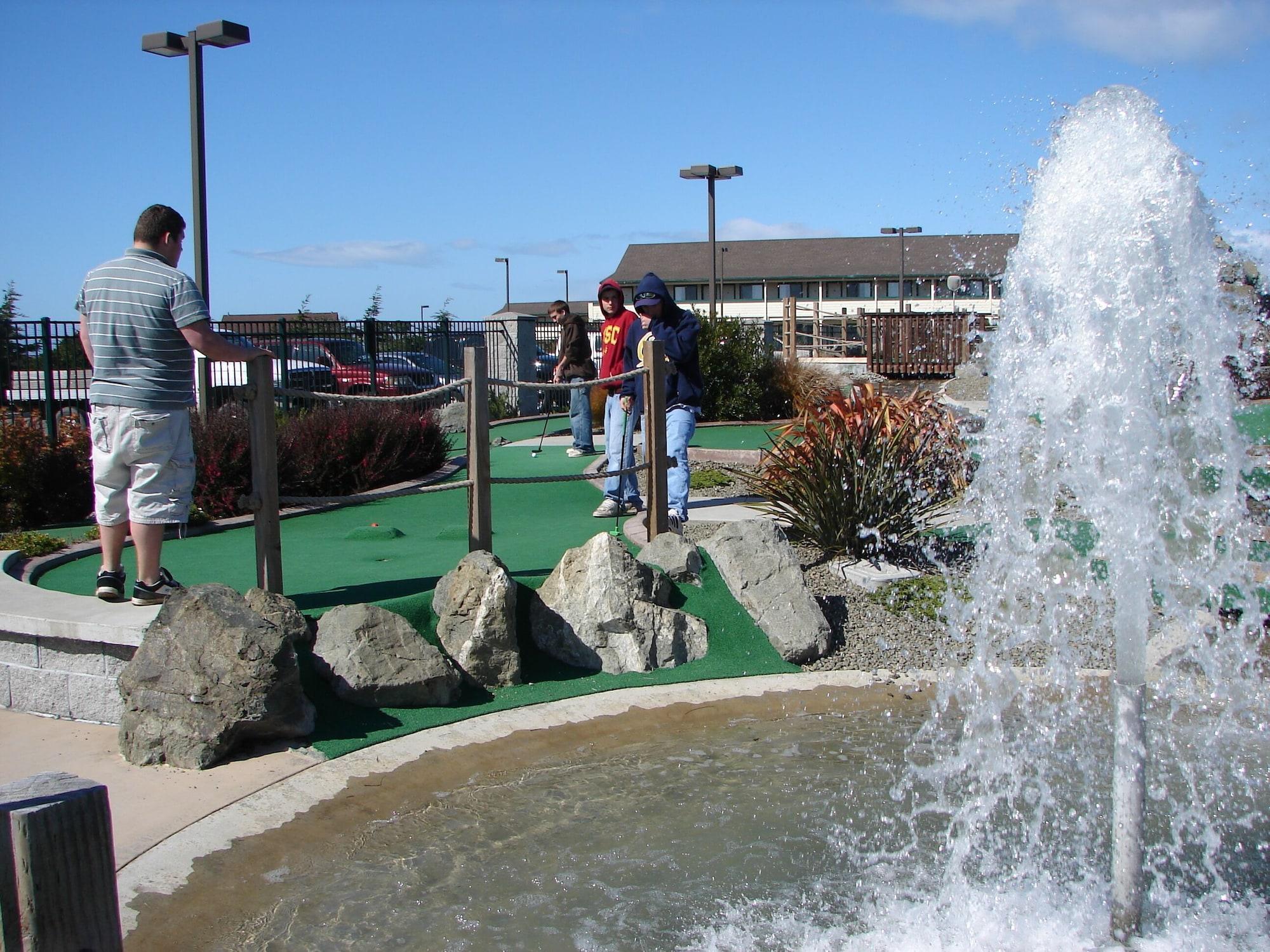 Vista Exterior Emerald Dolphin Inn & Mini Golf