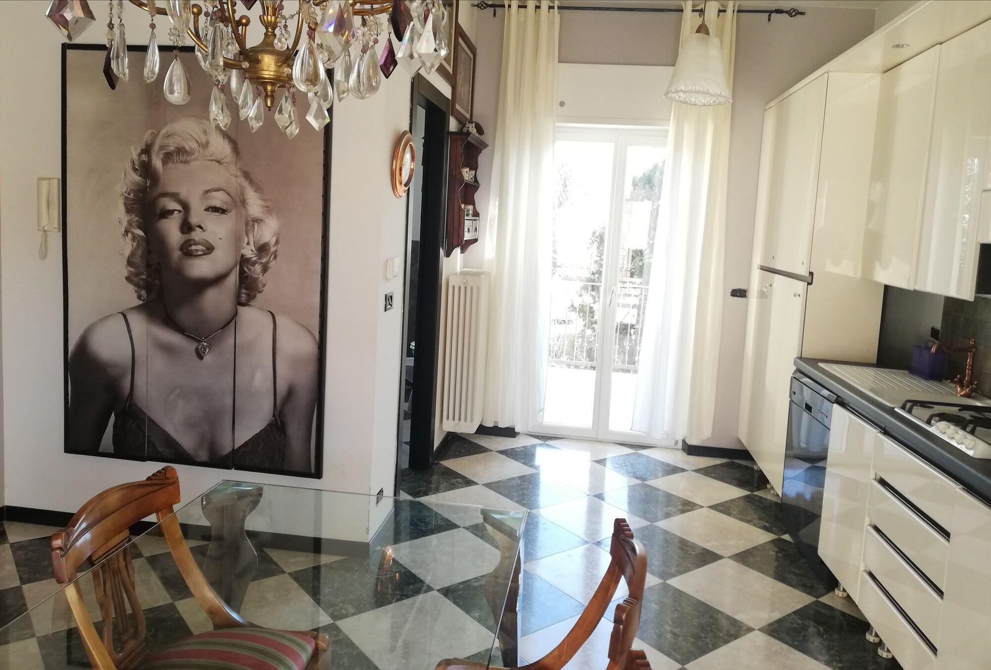 Vista Exterior Casa con giardino