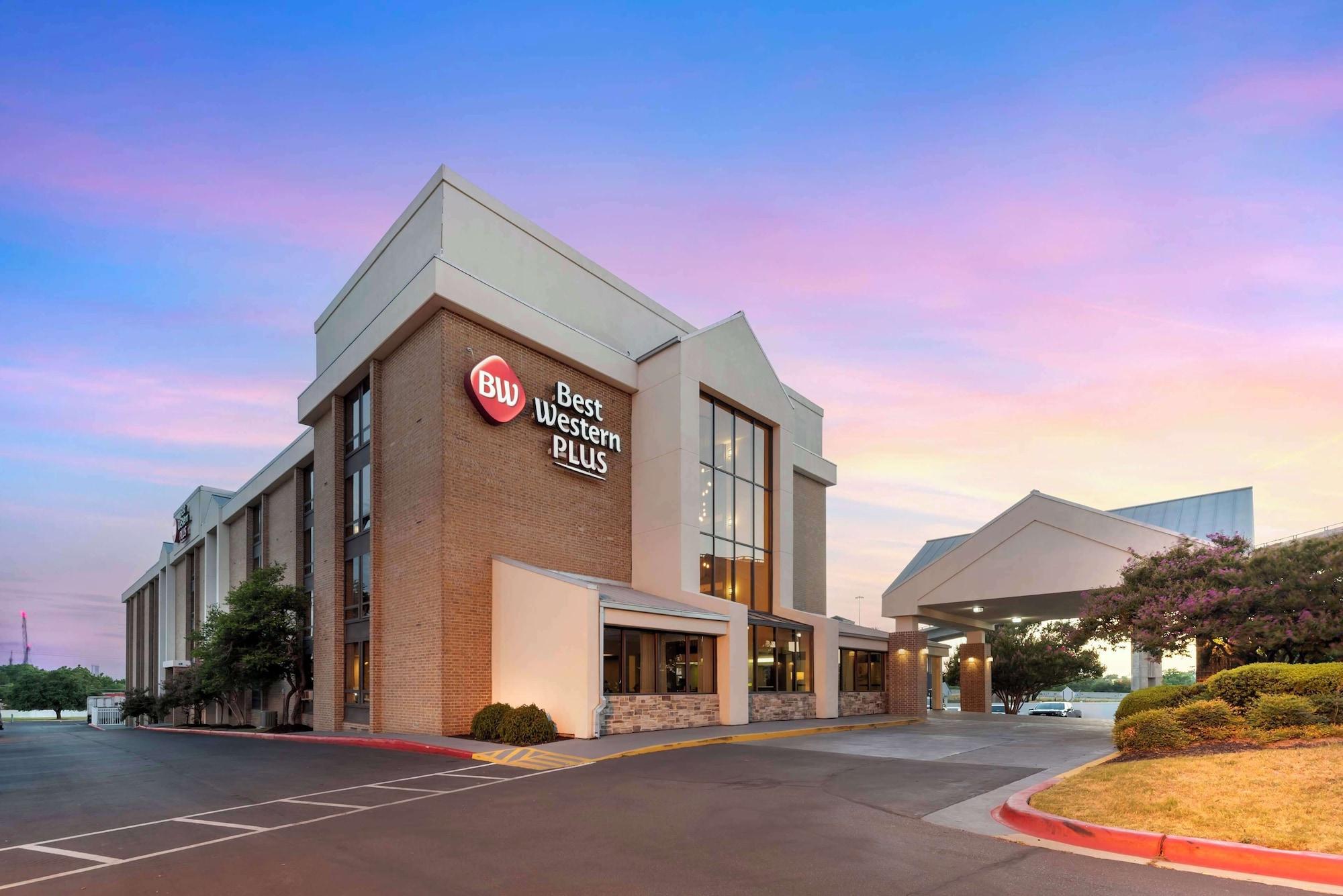 Vista Exterior Best Western Plus Austin Central