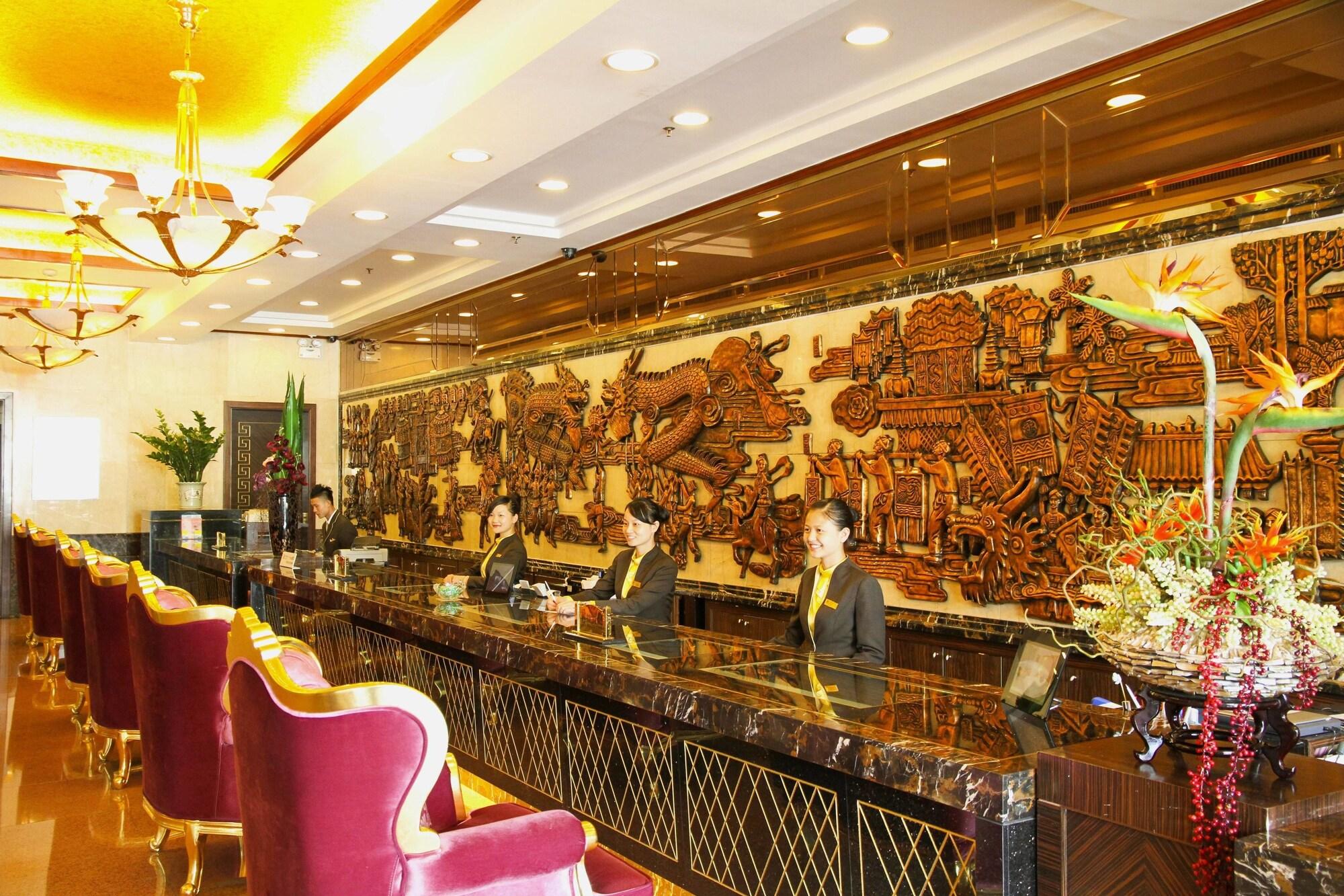 Vista Lobby Golden City Hotel