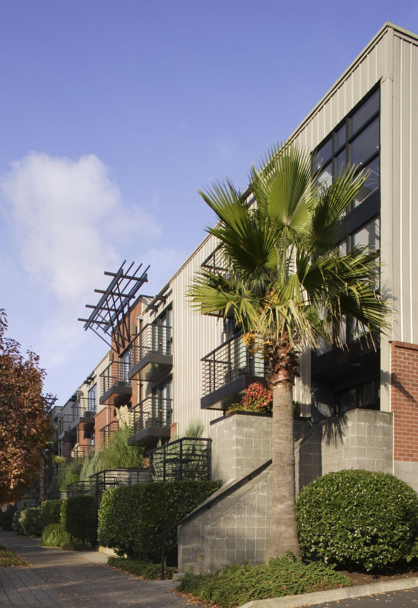 Vista Exterior Inn at Northrup Station