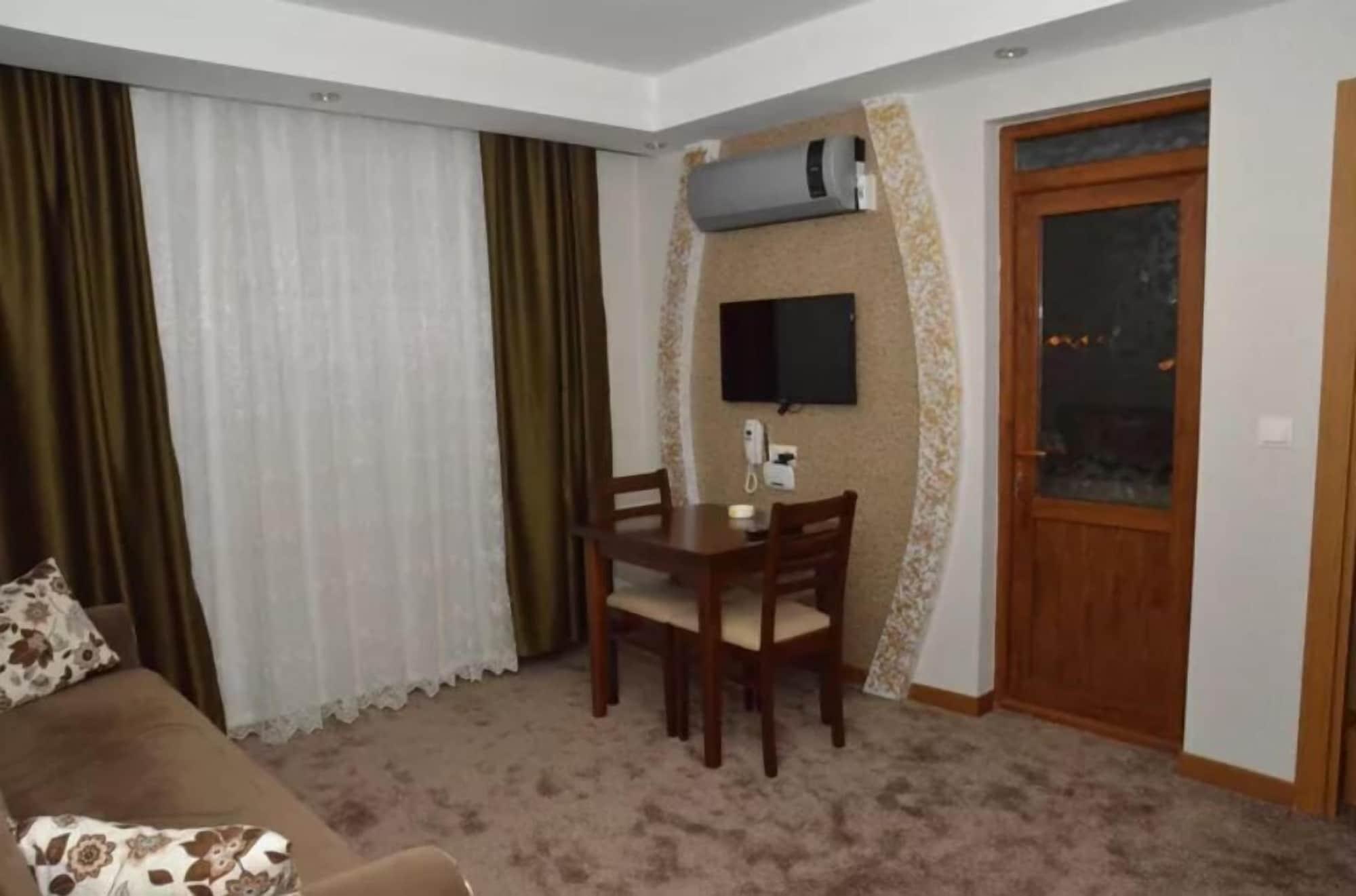 Comodidades del Alojamiento Karacalar Suit Otel