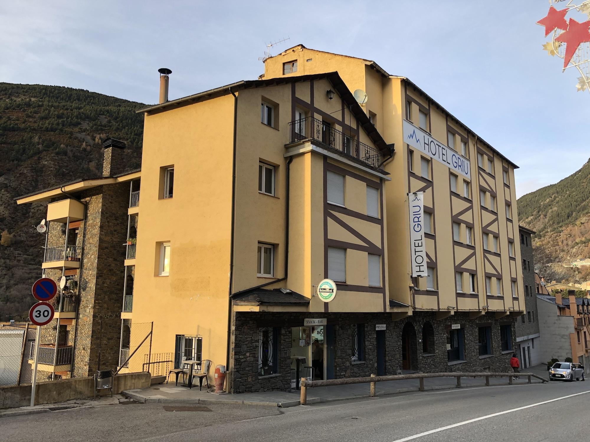 Vista Exterior Hotel Griu