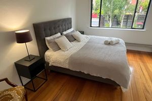 Alquiler Vacacional - 2 bedroom Art Deco Light filled Home!