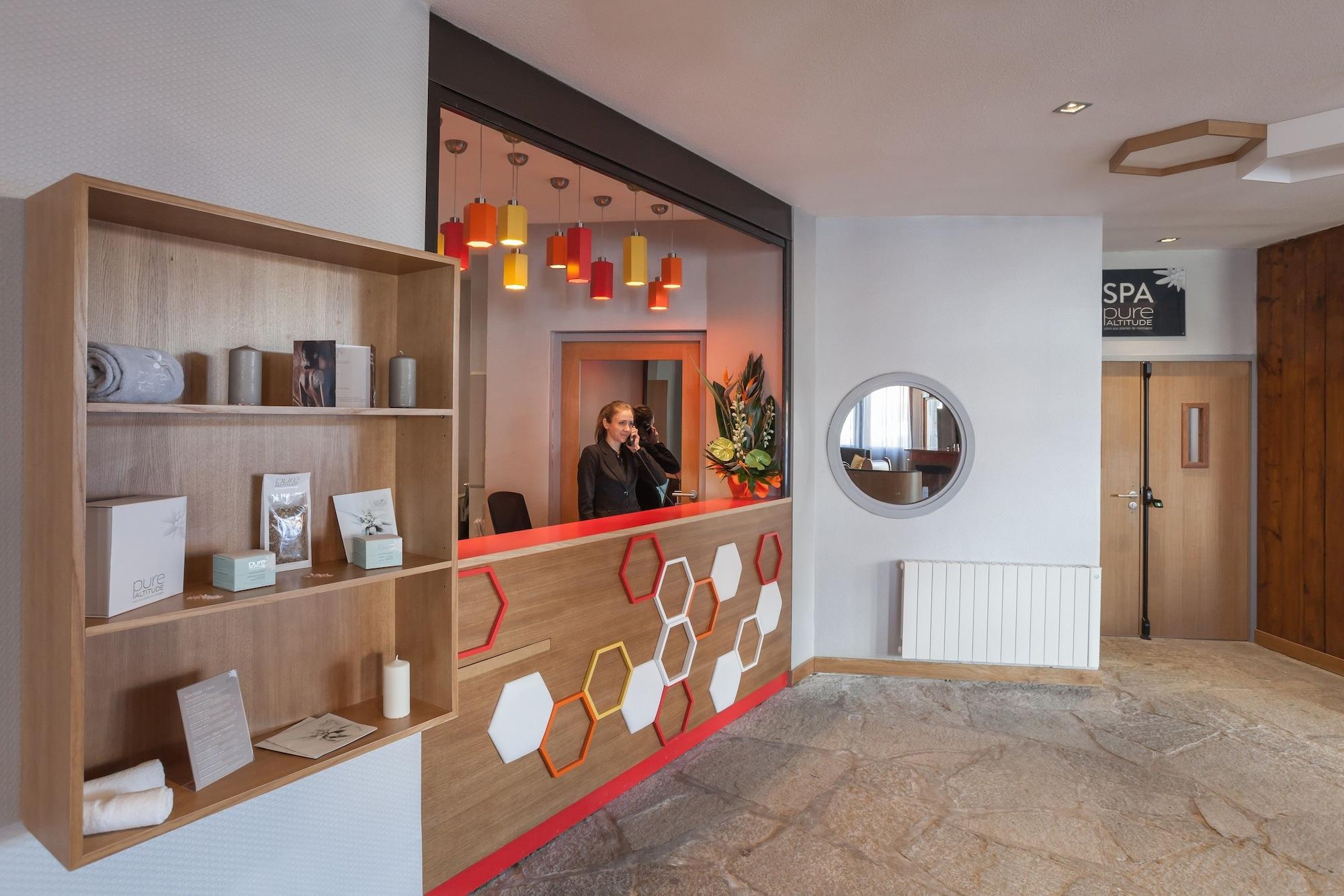Vista Lobby Royal Ours Blanc Boutique Hôtel & Spa