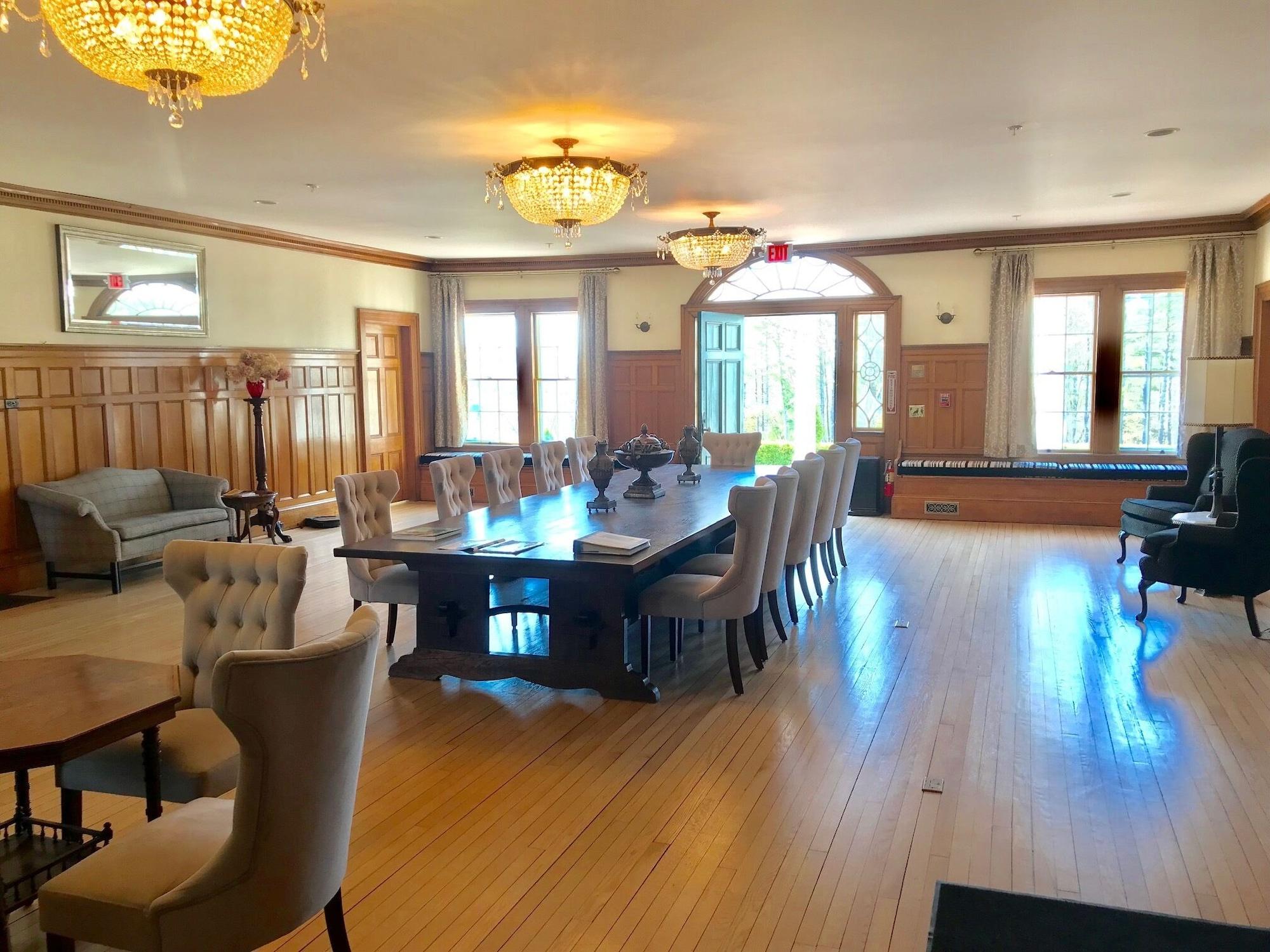 Vista Lobby Windsor Mansion Inn