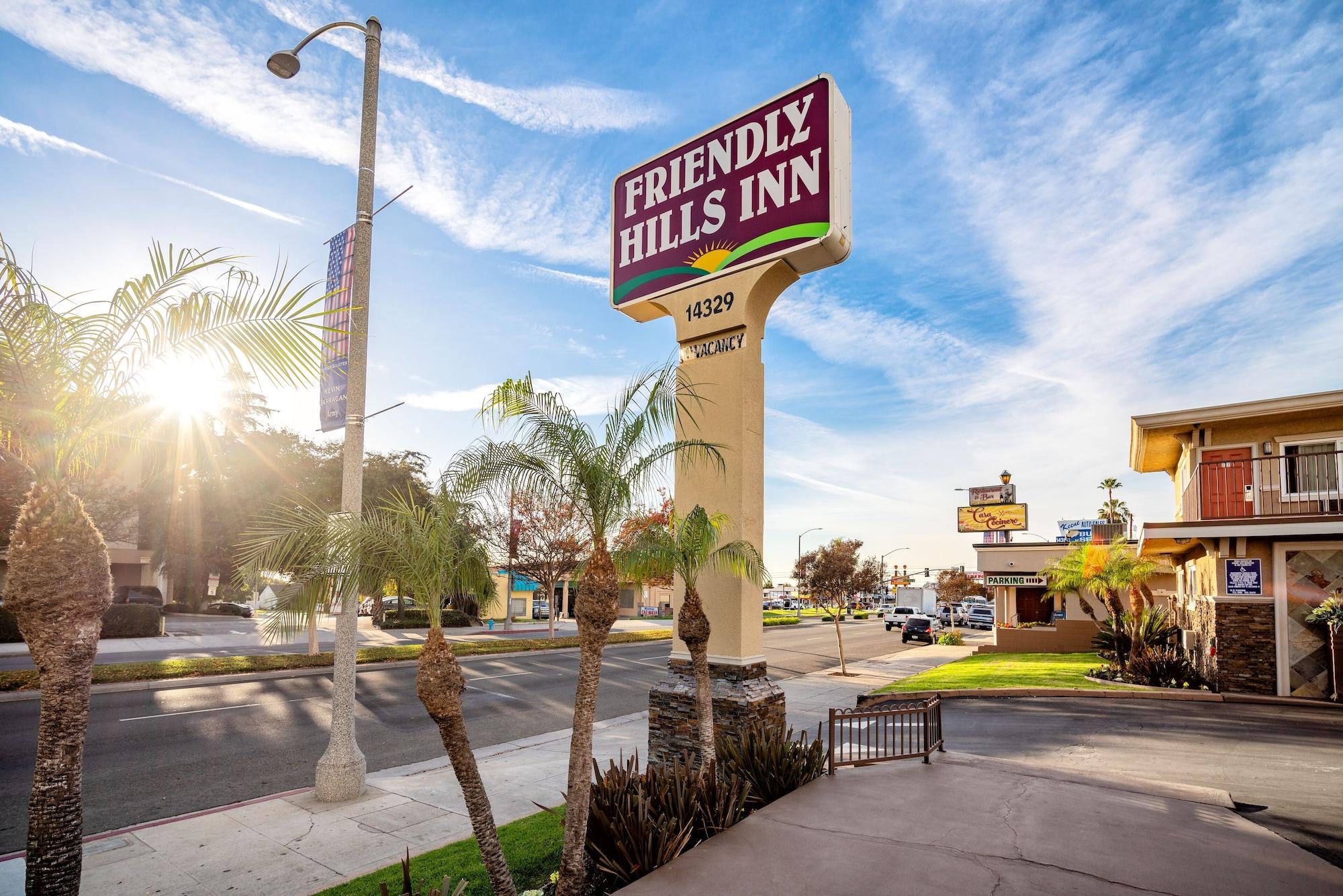 Vista Exterior Friendly Hills Inn