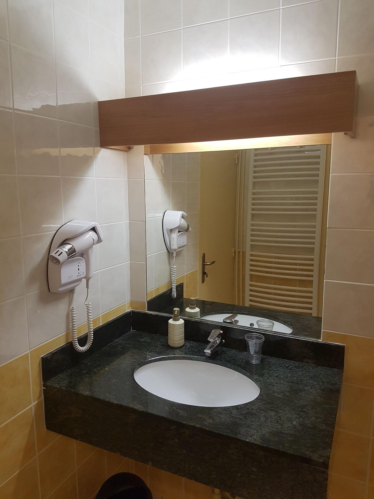Equipamiento de Habitación La Diligence HOTEL