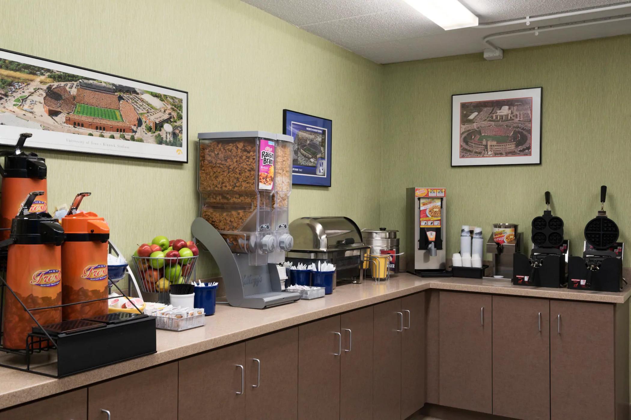 Restaurant Days Hotel by Wyndham University Ave SE