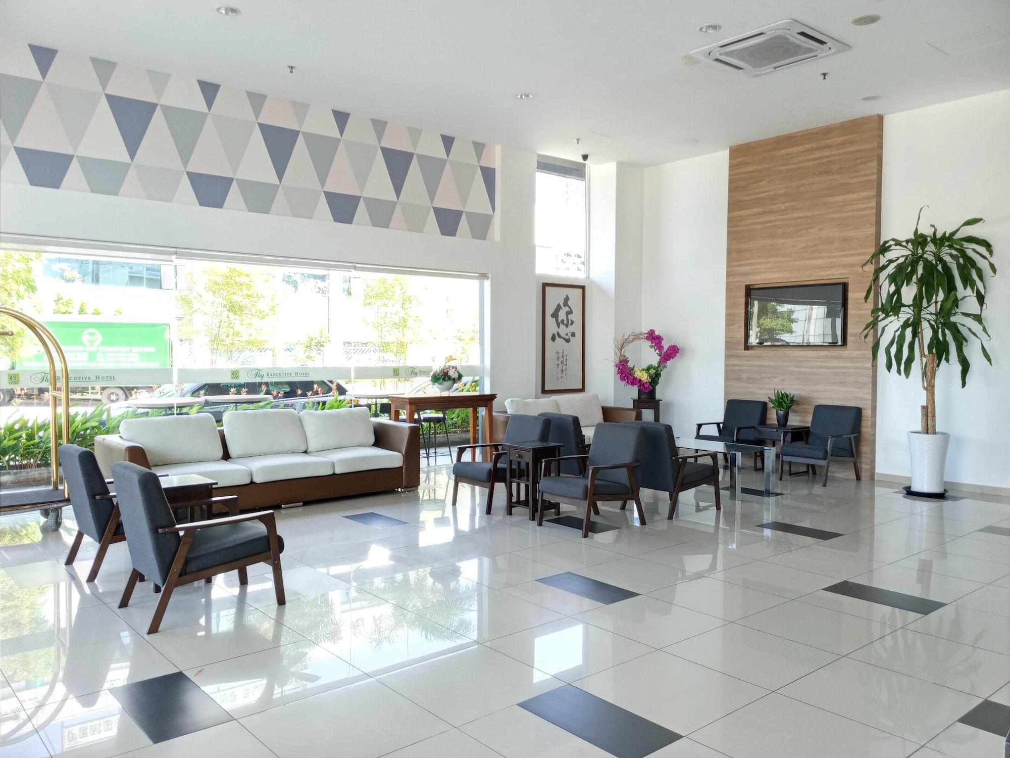 Vista Lobby Thy Executive Hotel