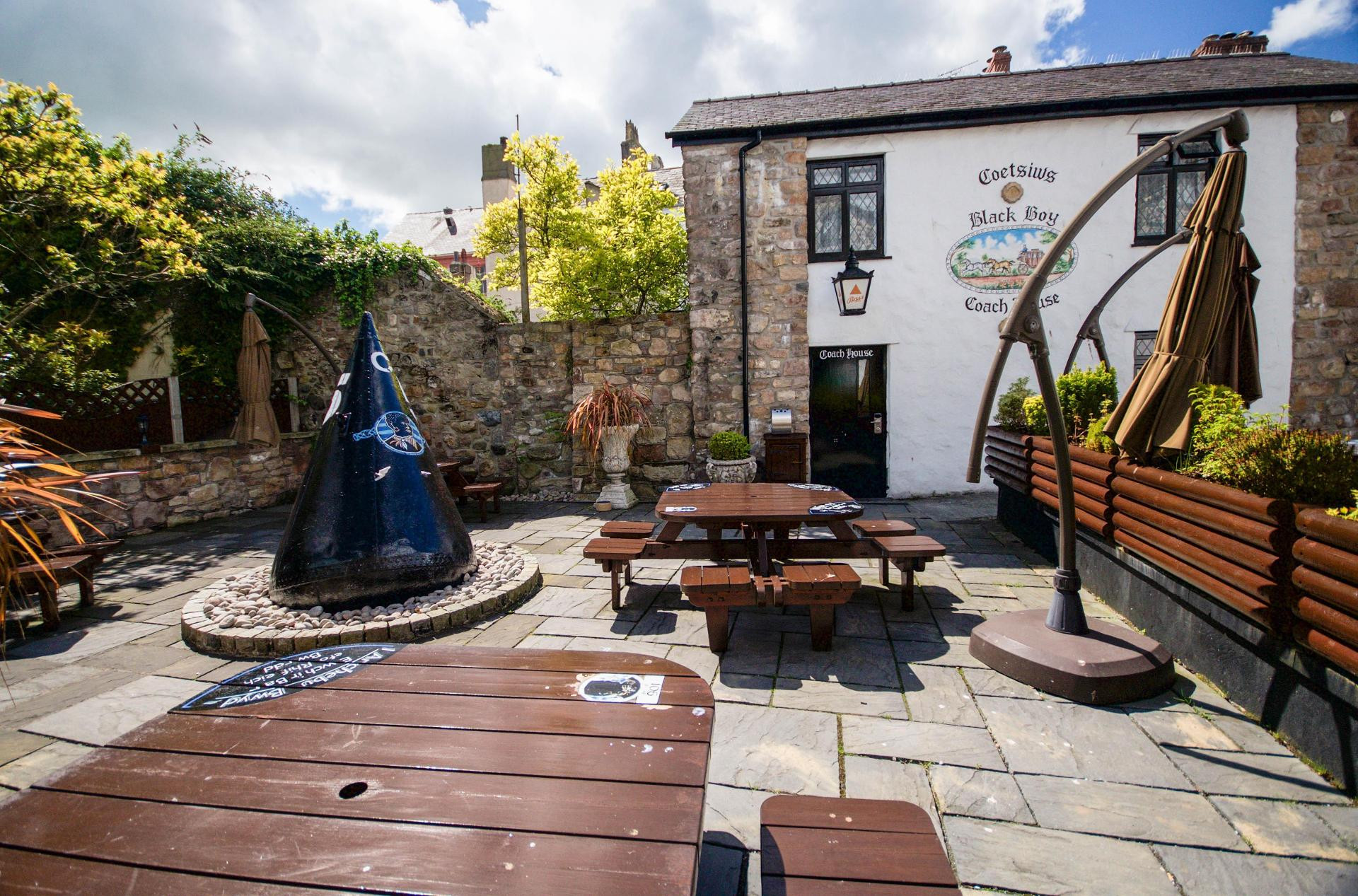 Varios Black Boy Inn