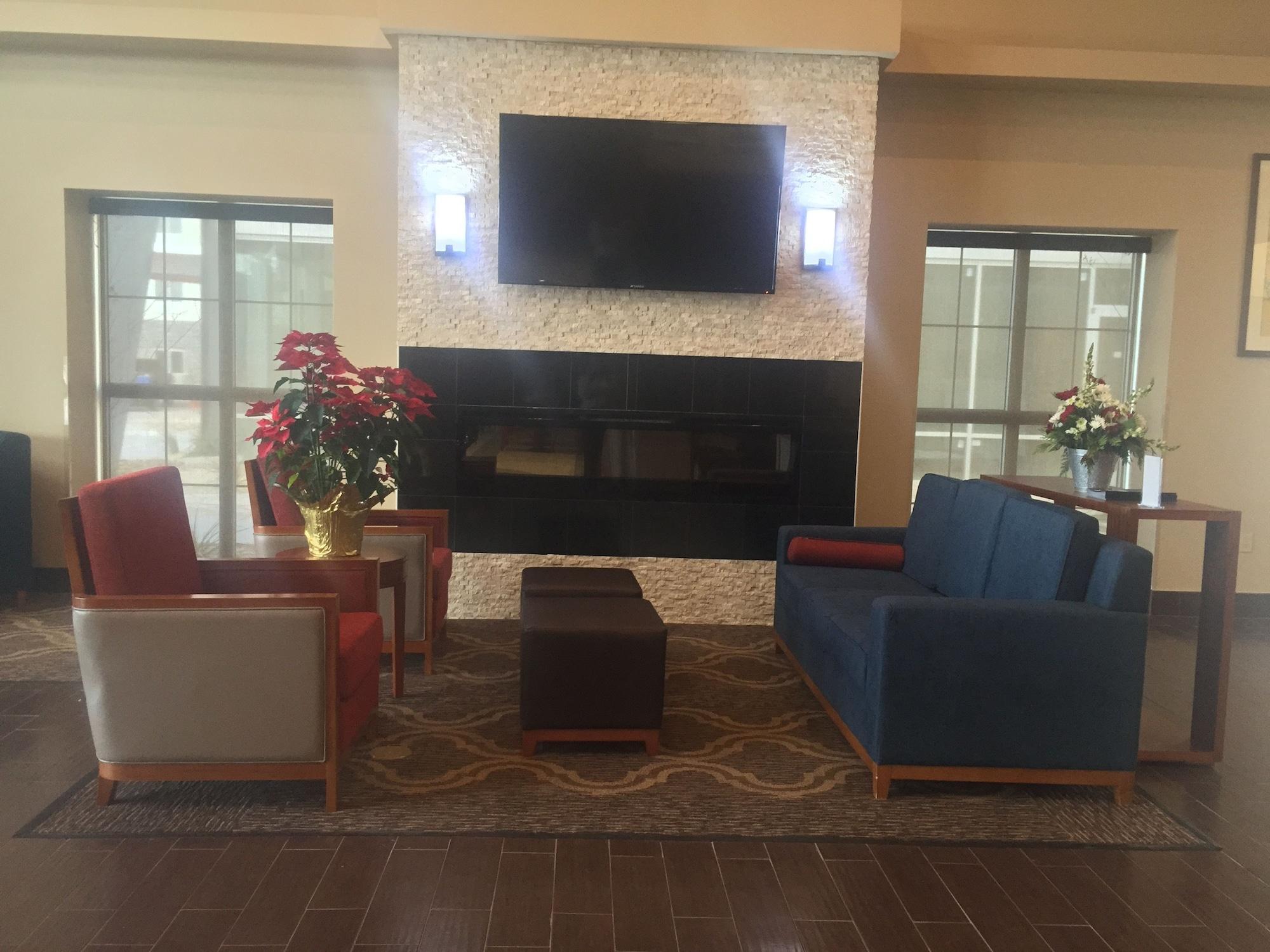 Vista Lobby Comfort Suites University