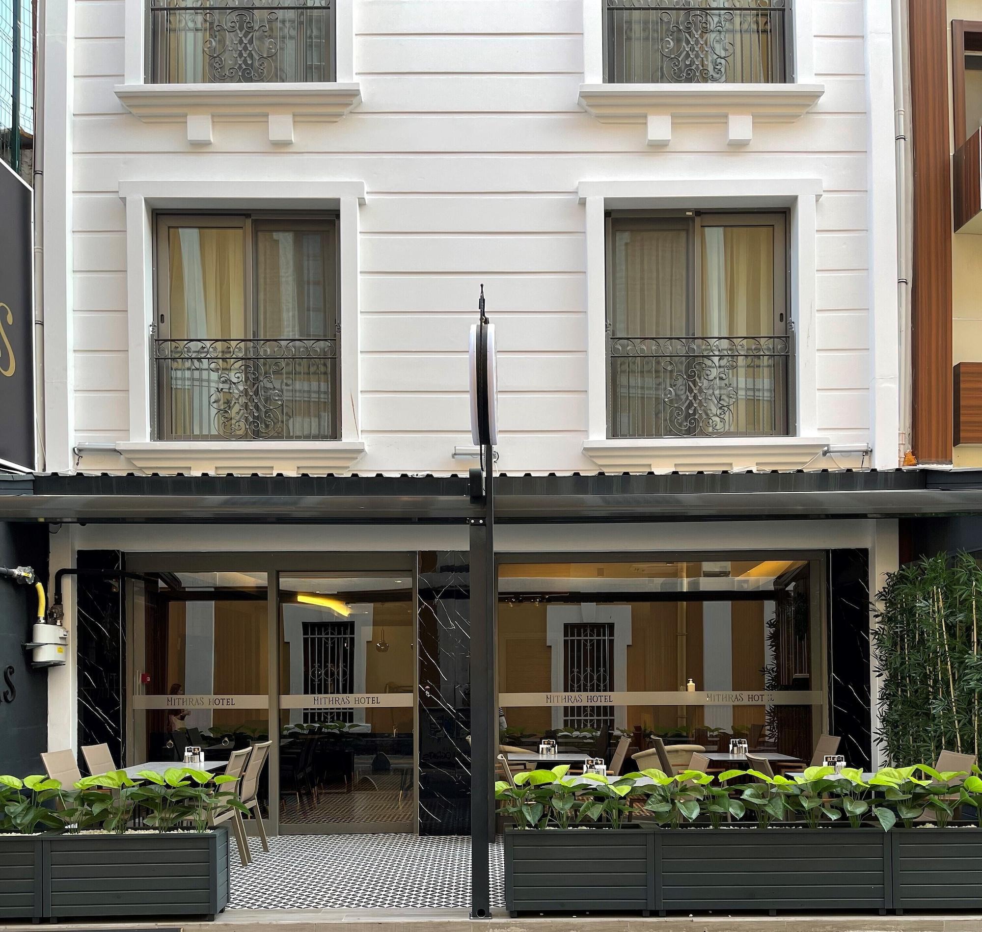 Vista Exterior Mithras Hotel