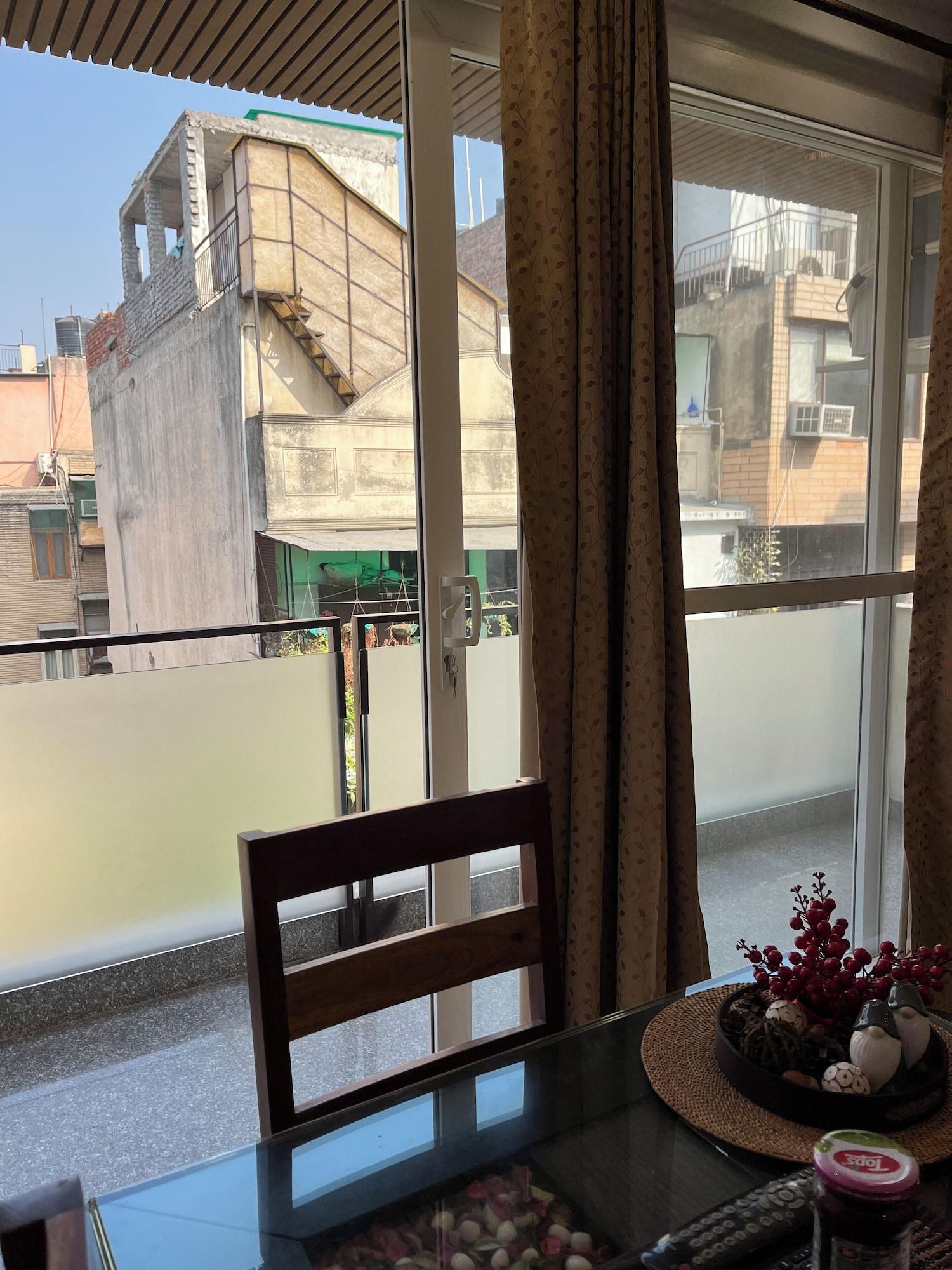 Restaurant Fully Furnished Room in Hauz Khas
