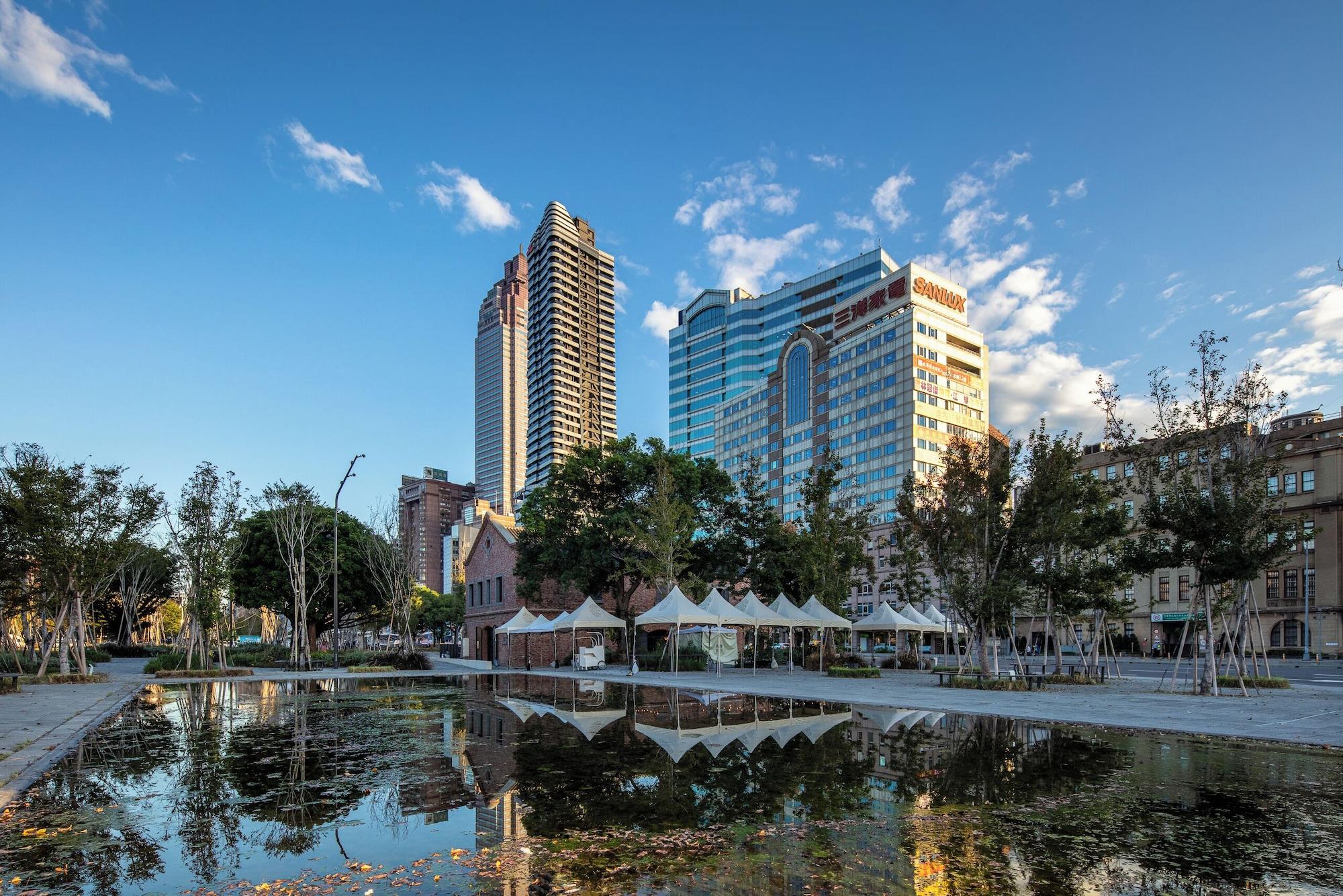 Vista Exterior Roaders Plus Hotel Theme