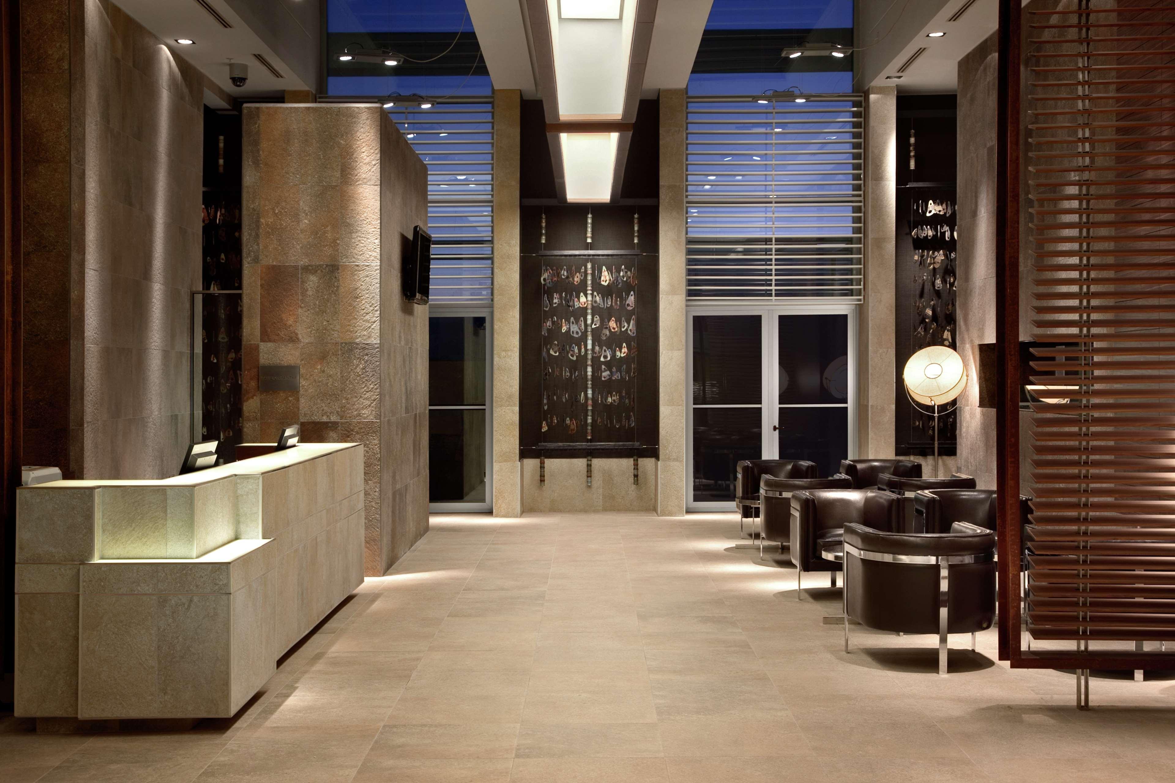 Vista Lobby Hilton Garden Inn Santiago Airport