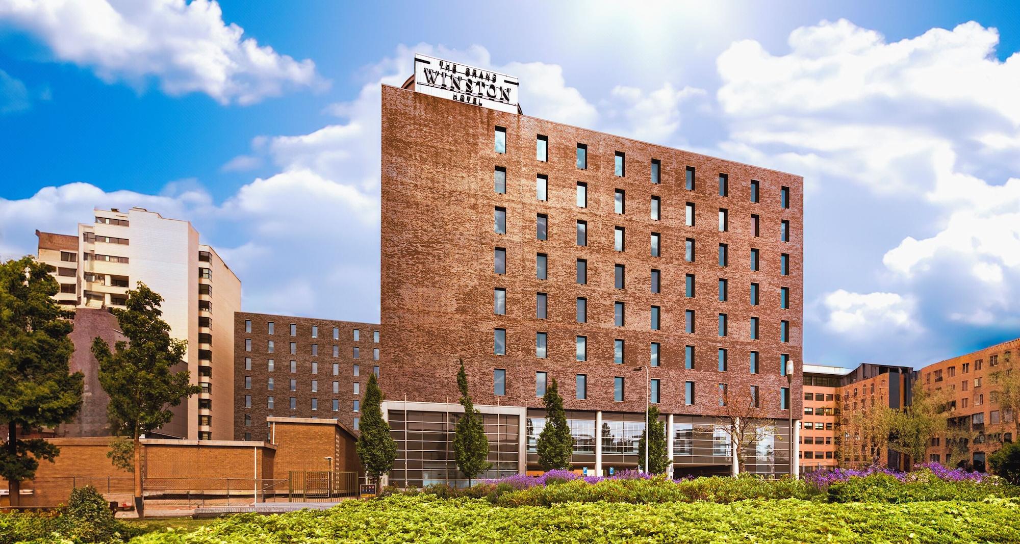 Vista Exterior PLAZA Premium Grand Winston