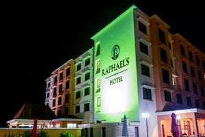 Alojamiento - Raphael's Hotel