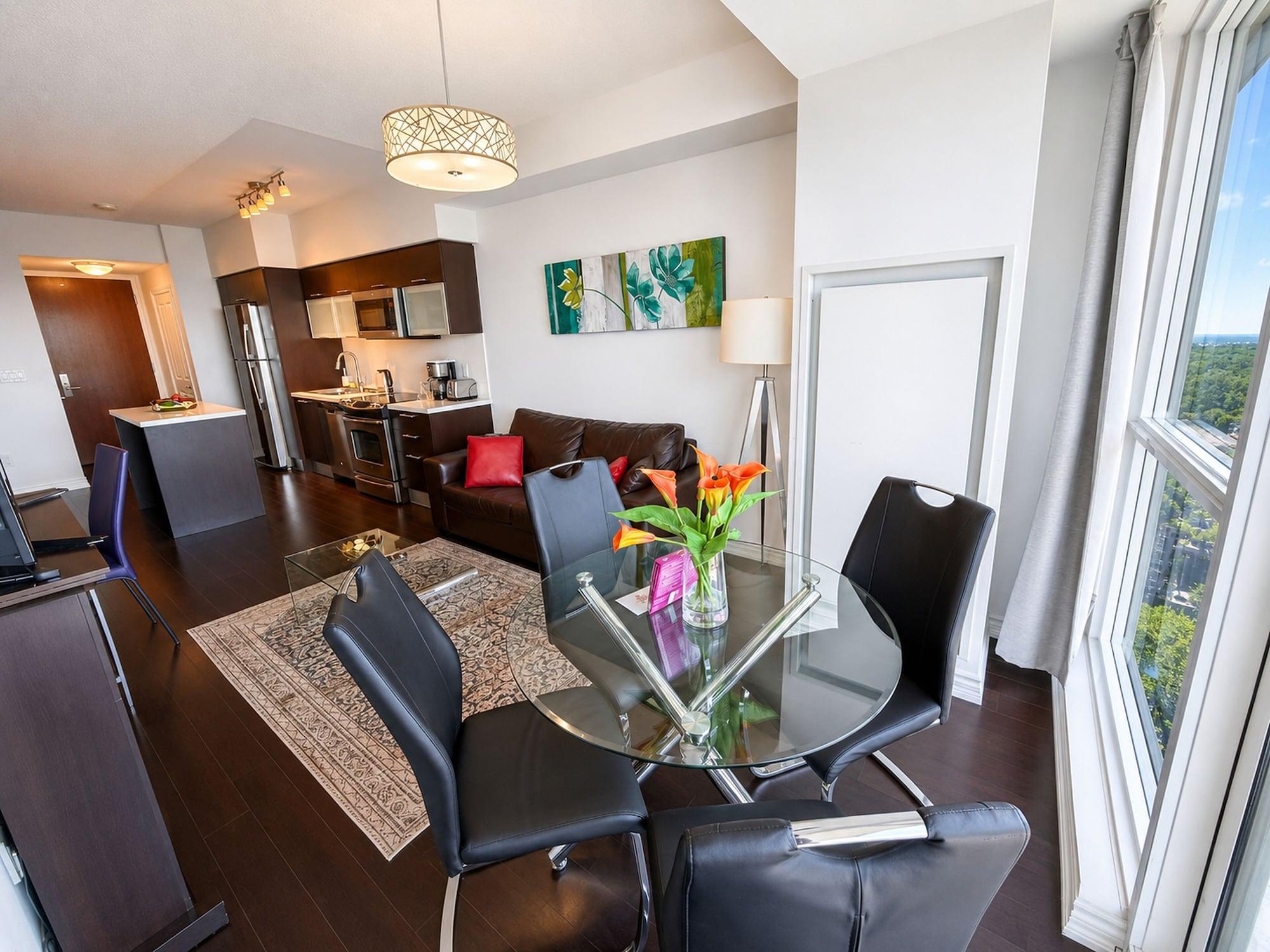 Restaurant Altitude Suites on Yonge