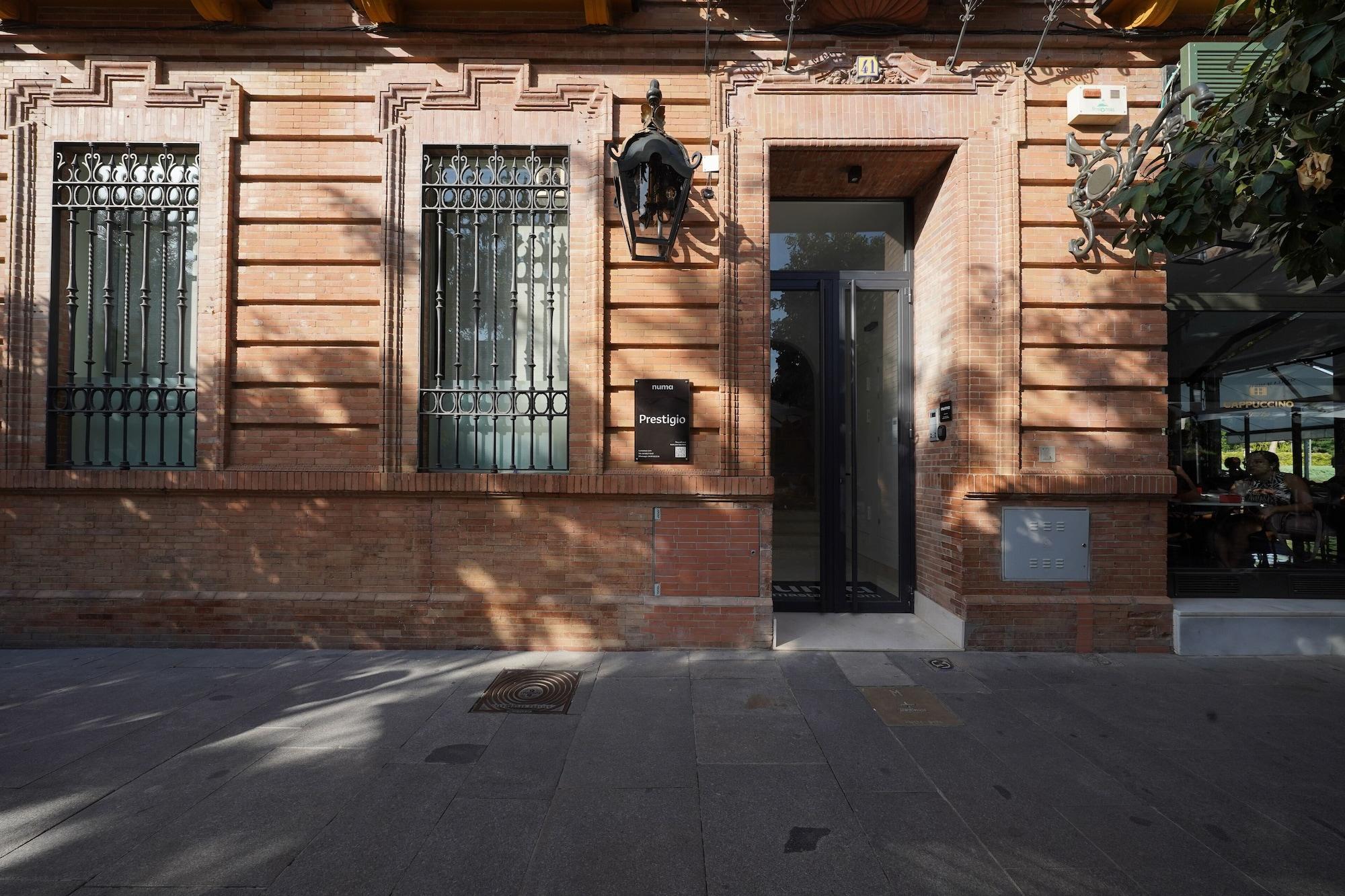 Vista Exterior Numa Seville Prestigio