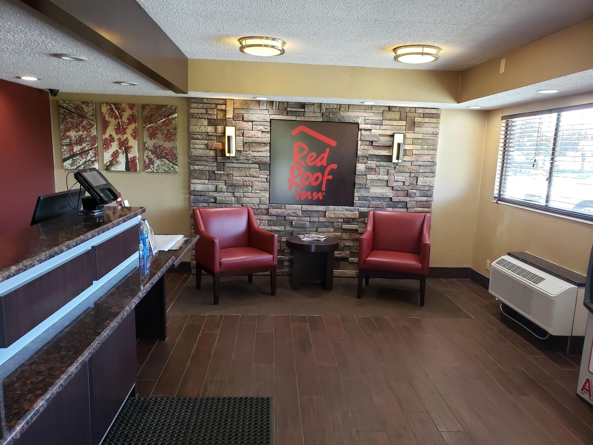 Vista Lobby Red Roof Inn Lansing East – MSU