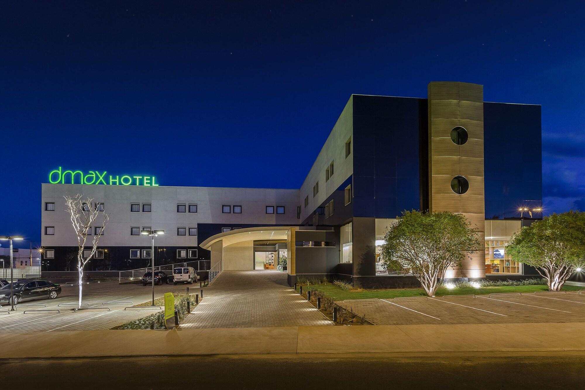 Vista Exterior DMax Hotel
