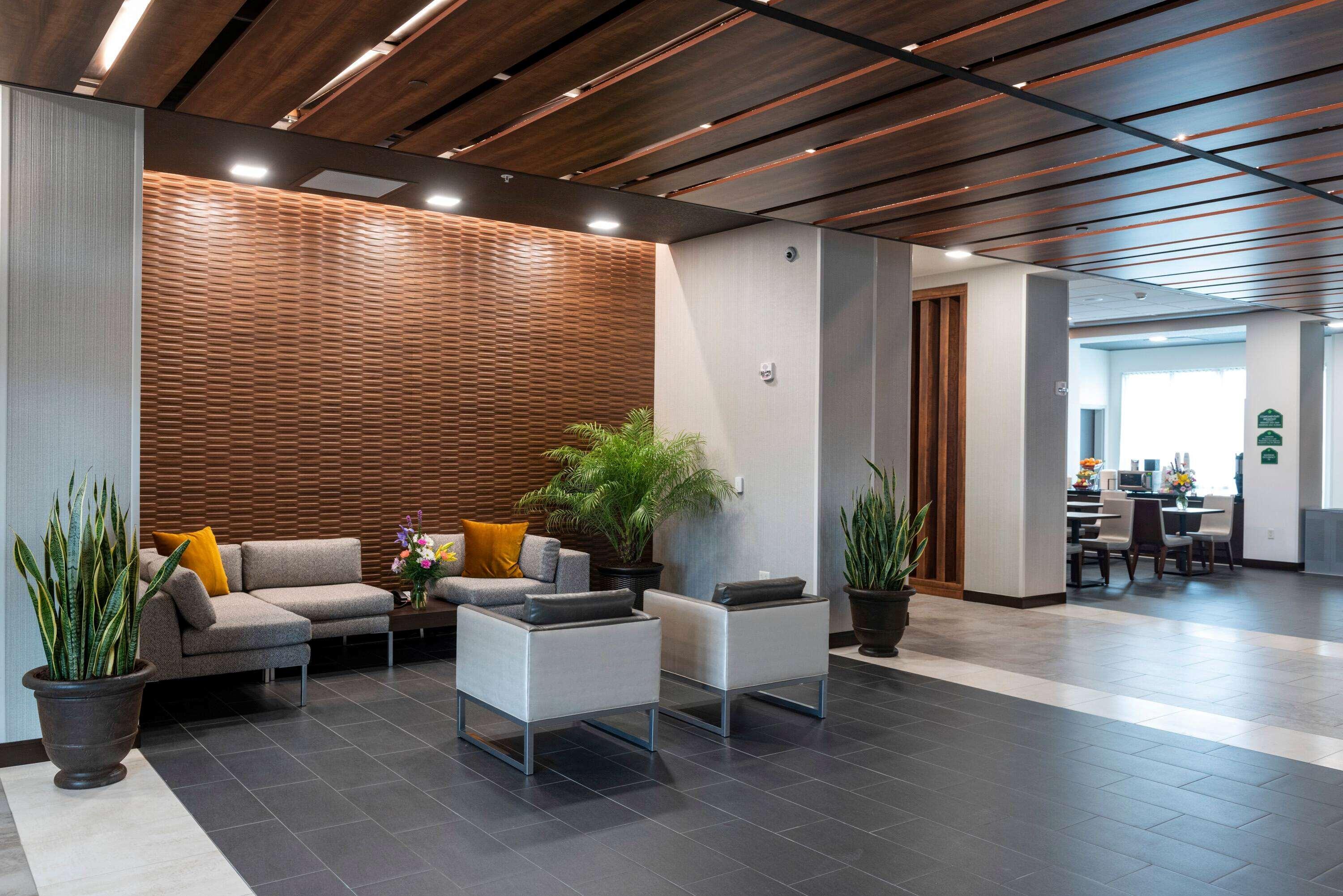 Vista do lobby Wingate by Wyndham Angola