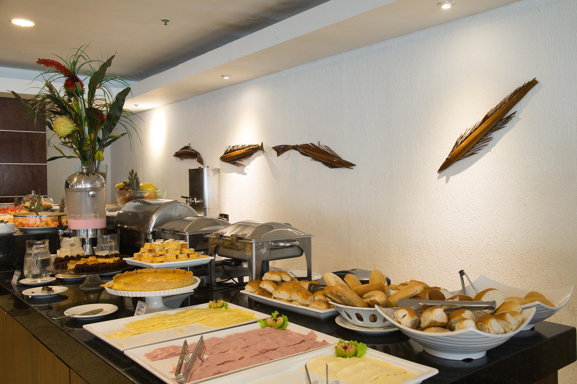 Restaurant Plaza Praia Suites Hotel