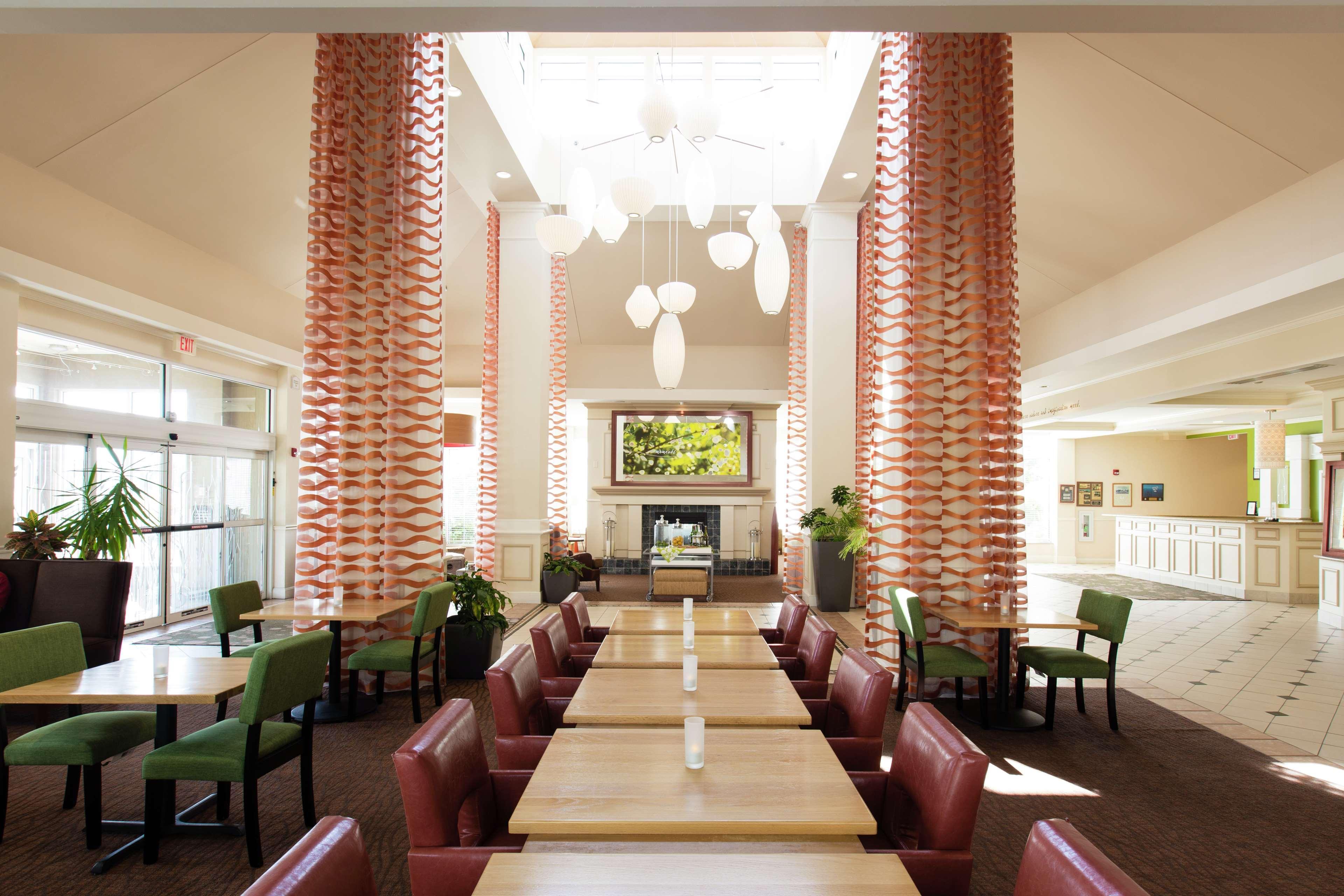 Vista Lobby Hilton Garden Inn Grand Forks - UND