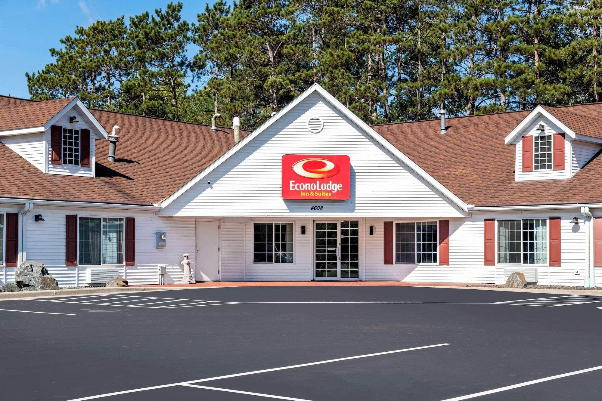 Varios Econo Lodge Inn & Suites