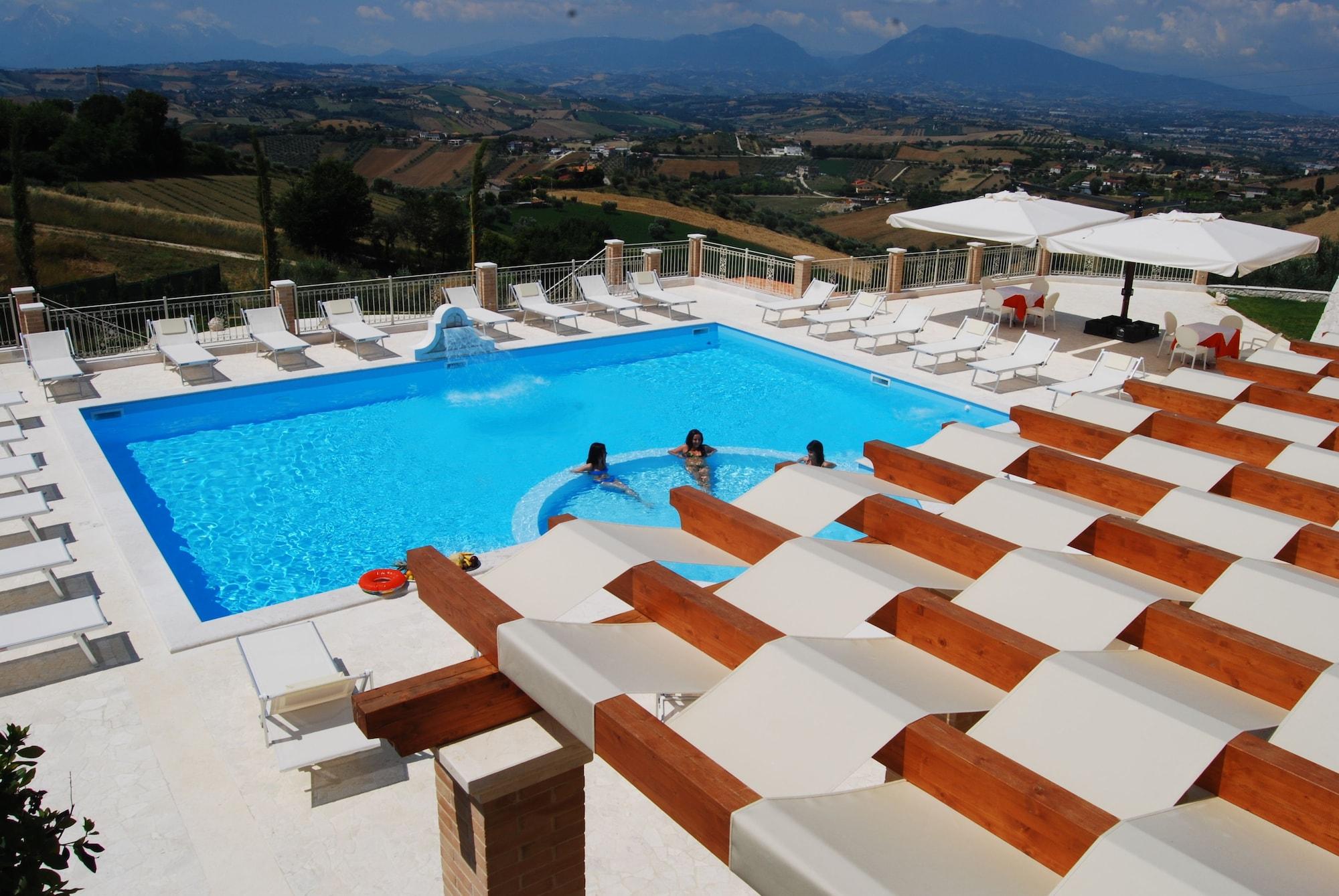 Vista Piscina Incantea Resort