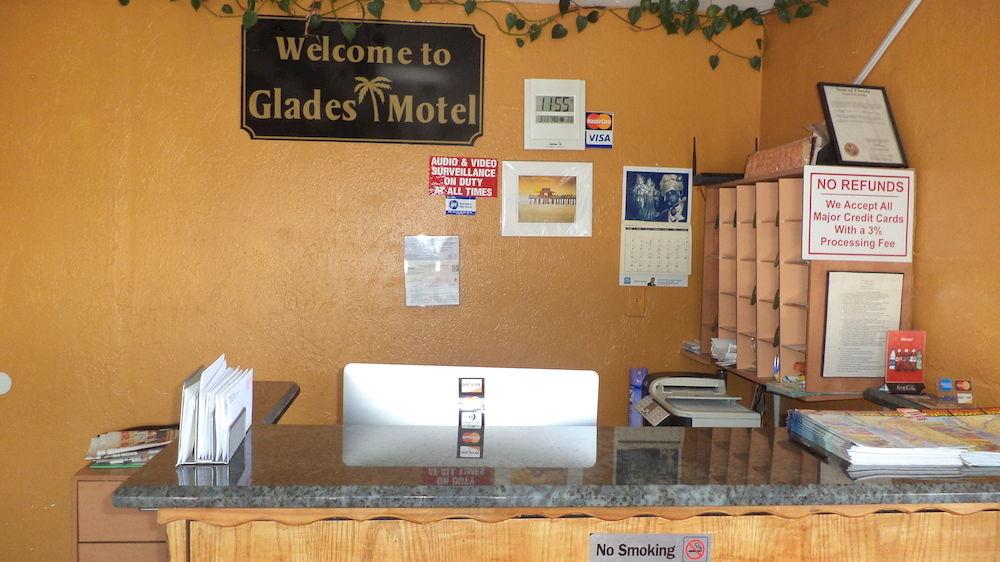 Vista Lobby Glades Motel