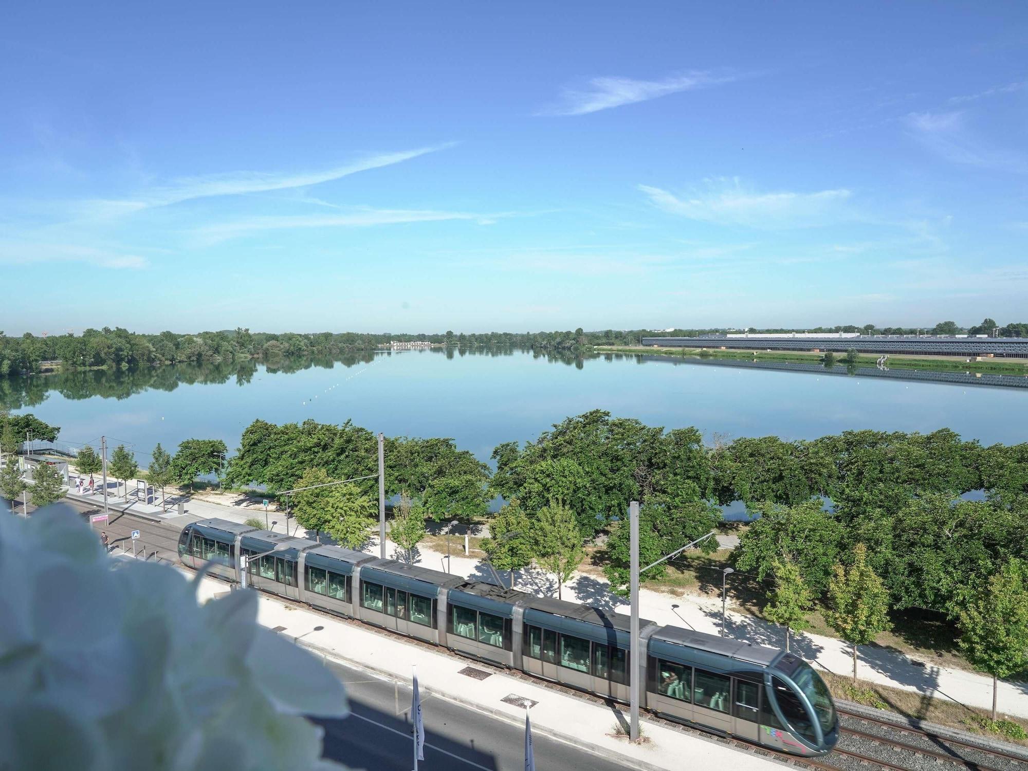 Vista Exterior Hotel Pullman Bordeaux Lac