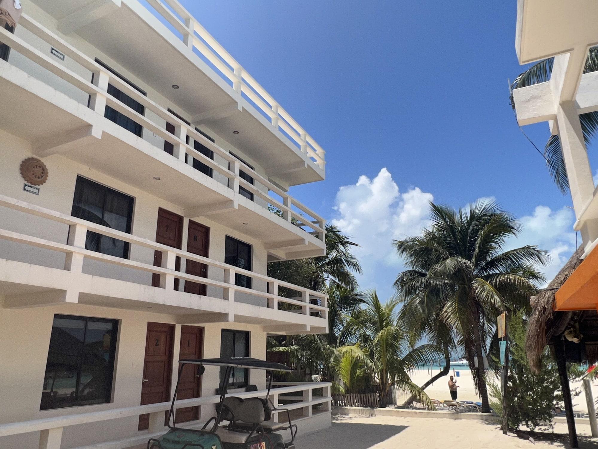 Vista Lobby Chichis and Charlies Beachfront