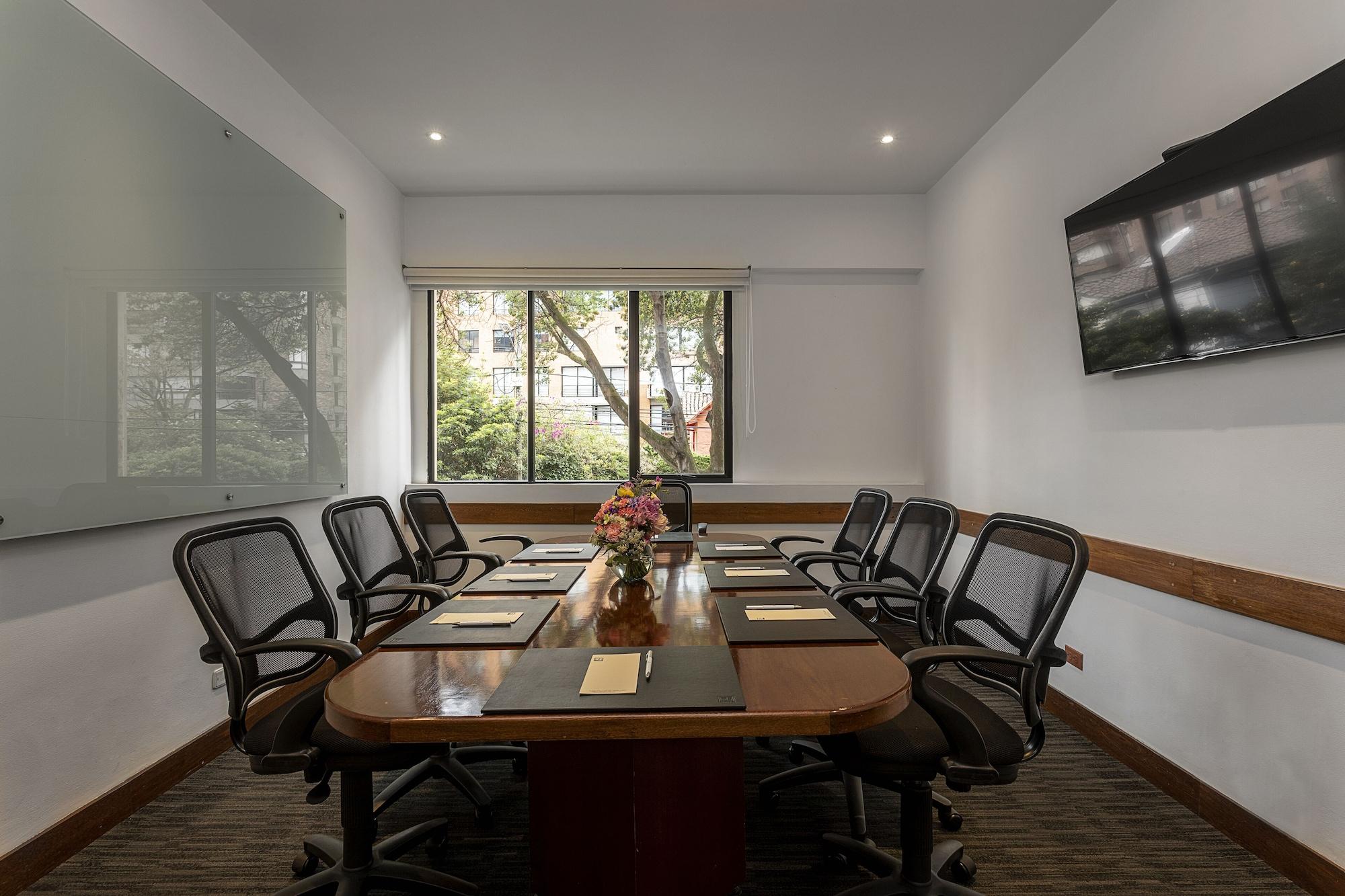 Sala de Reuniones Bh la Quinta- Suites