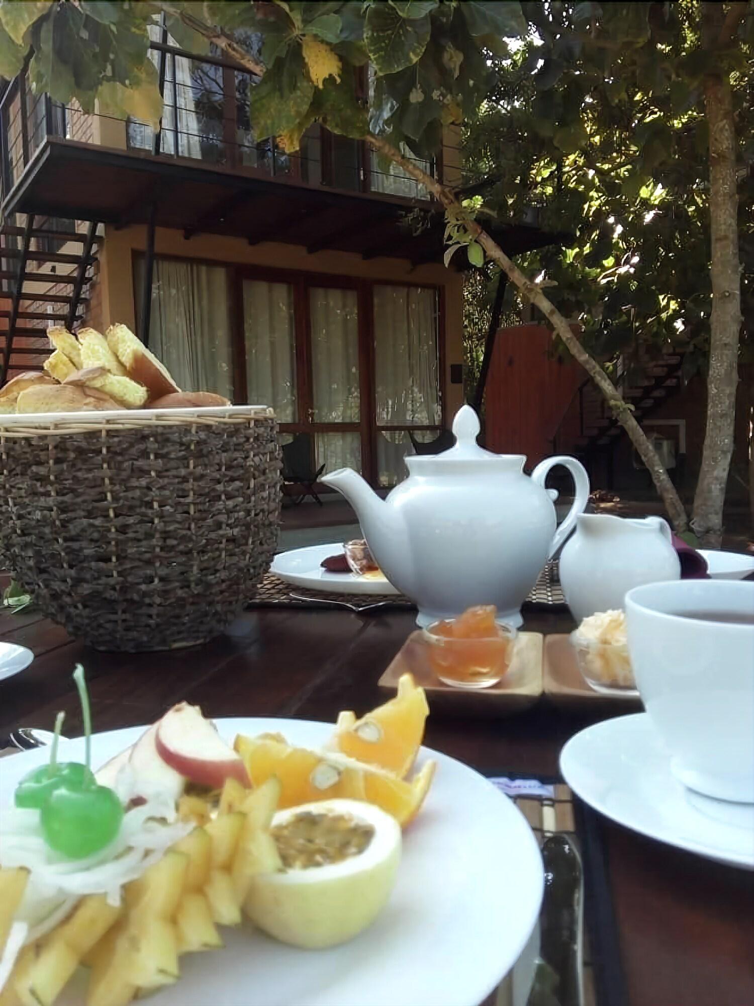 Restaurant Breezy Lake Eco Friendly Cabanas Yala