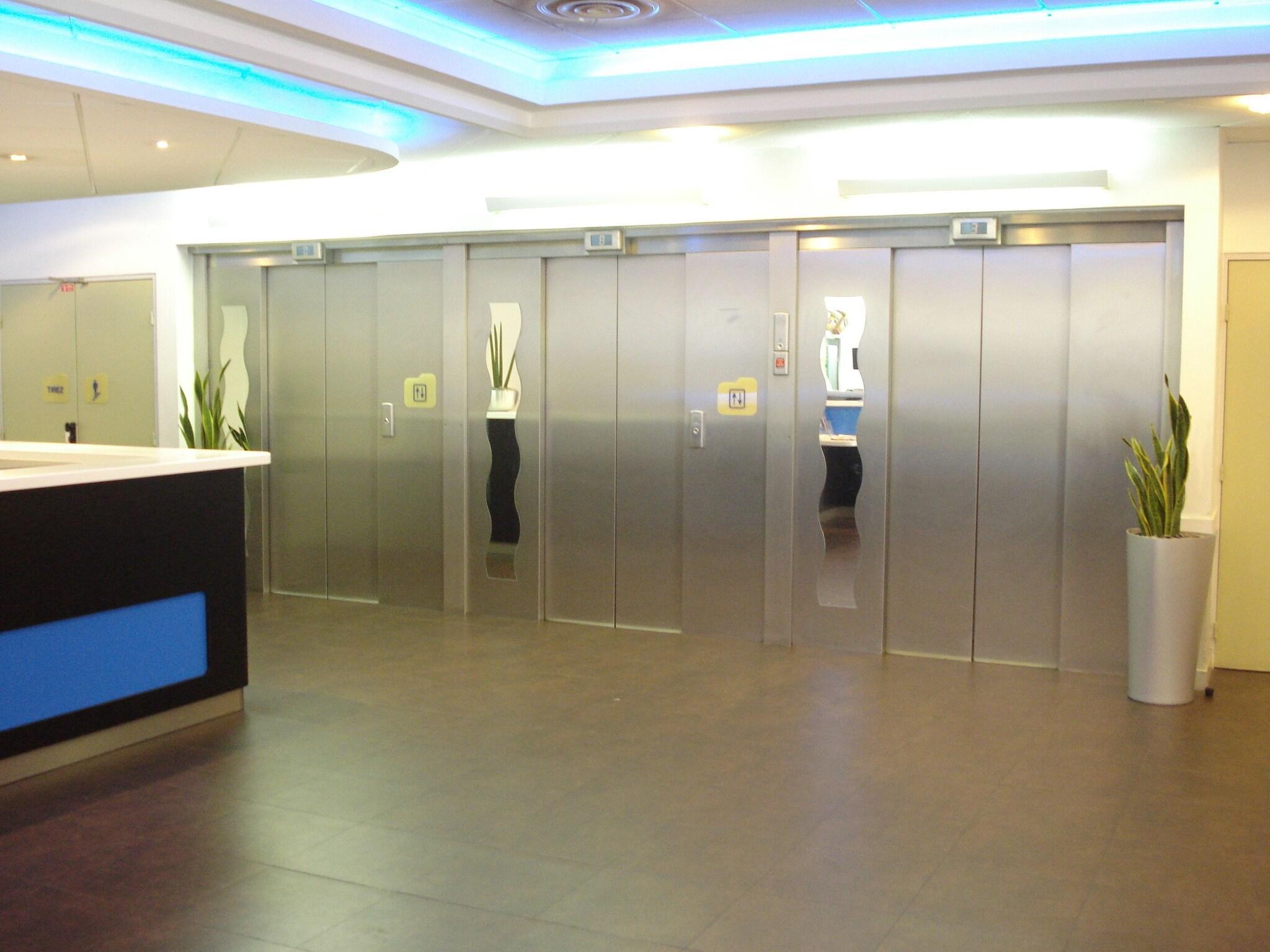 Vista Lobby ibis budget Paris Porte de Montmartre