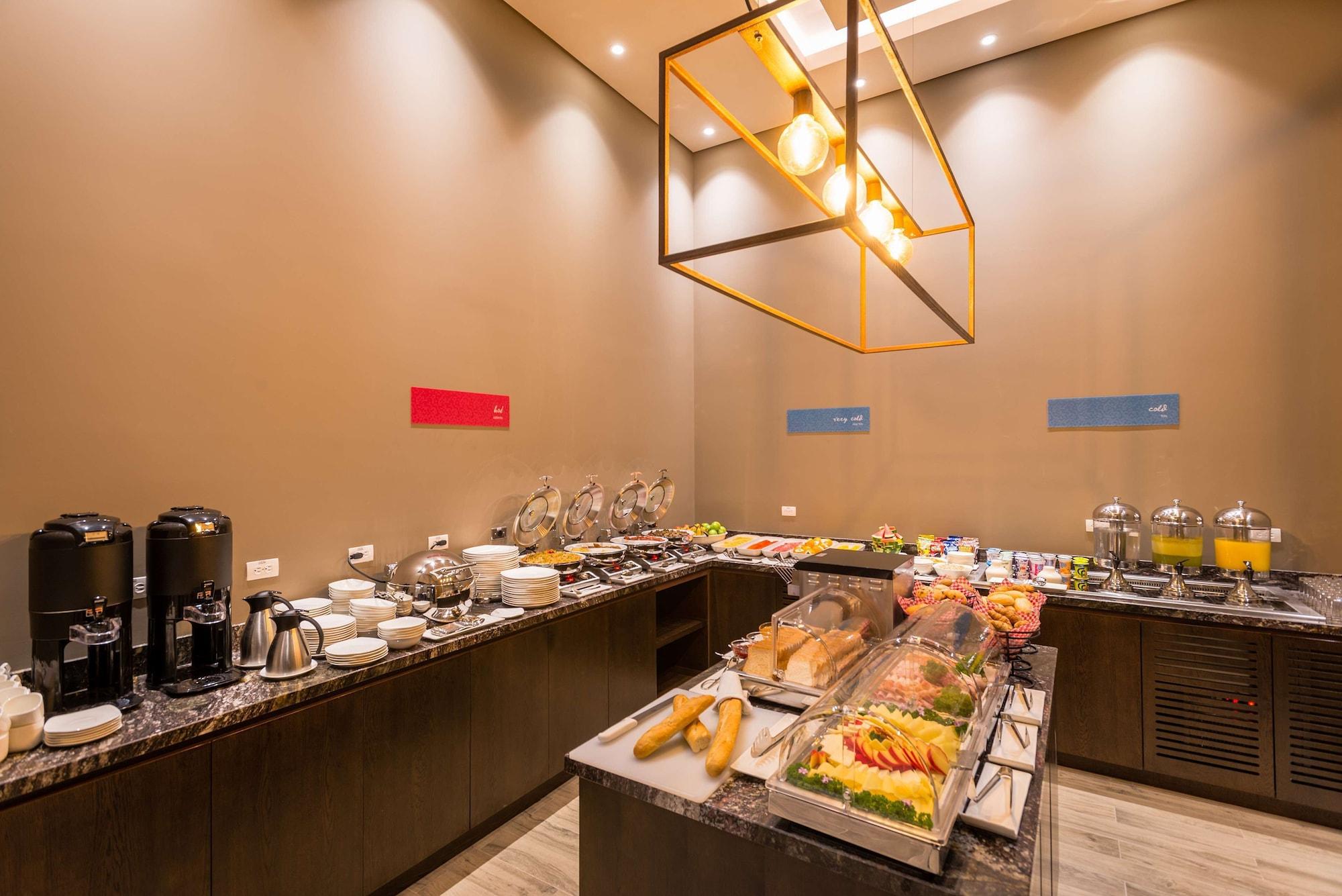 Restaurant Hilton Garden Inn Bogota Airport