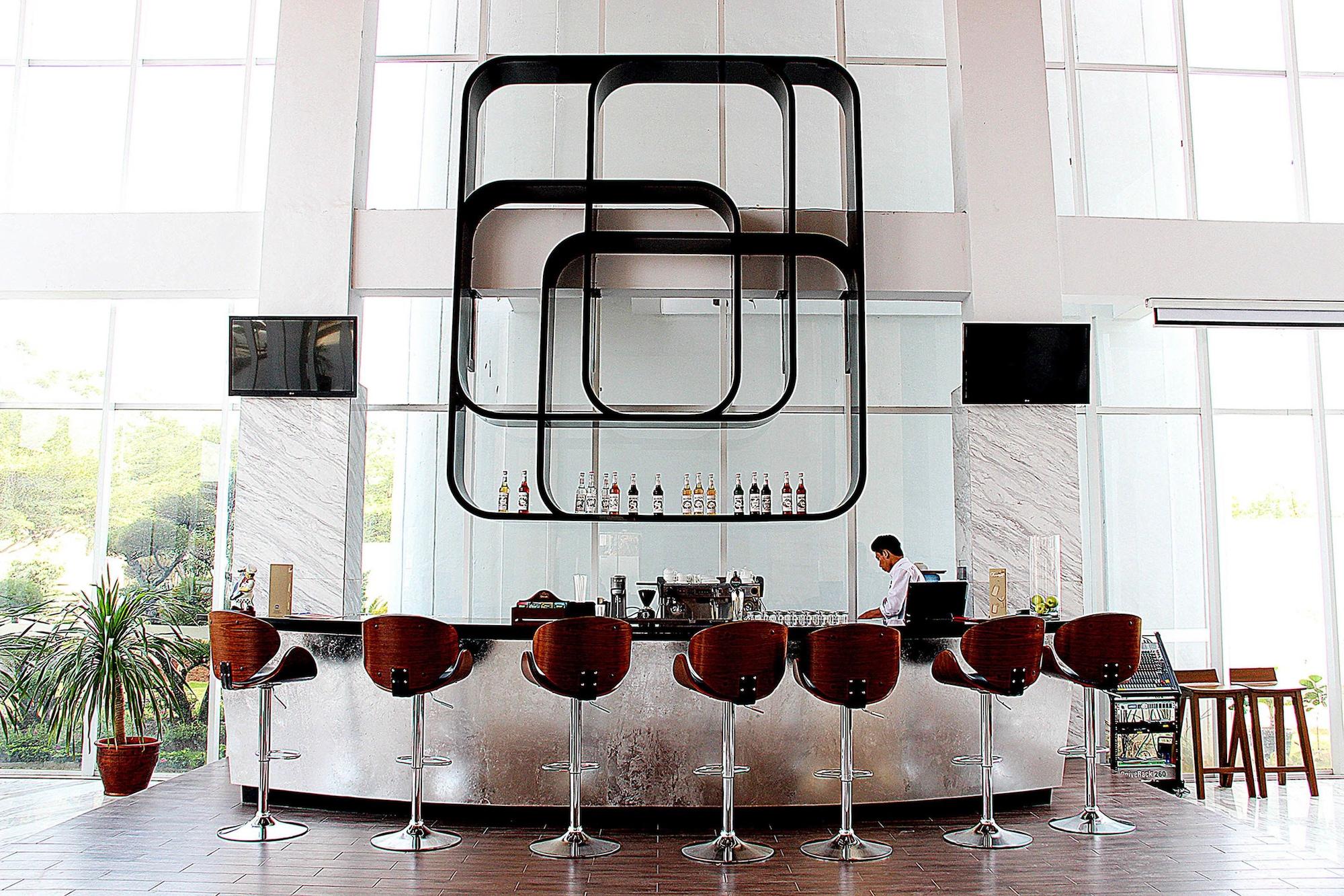 Bar/Salón Hariston Hotel & Suites