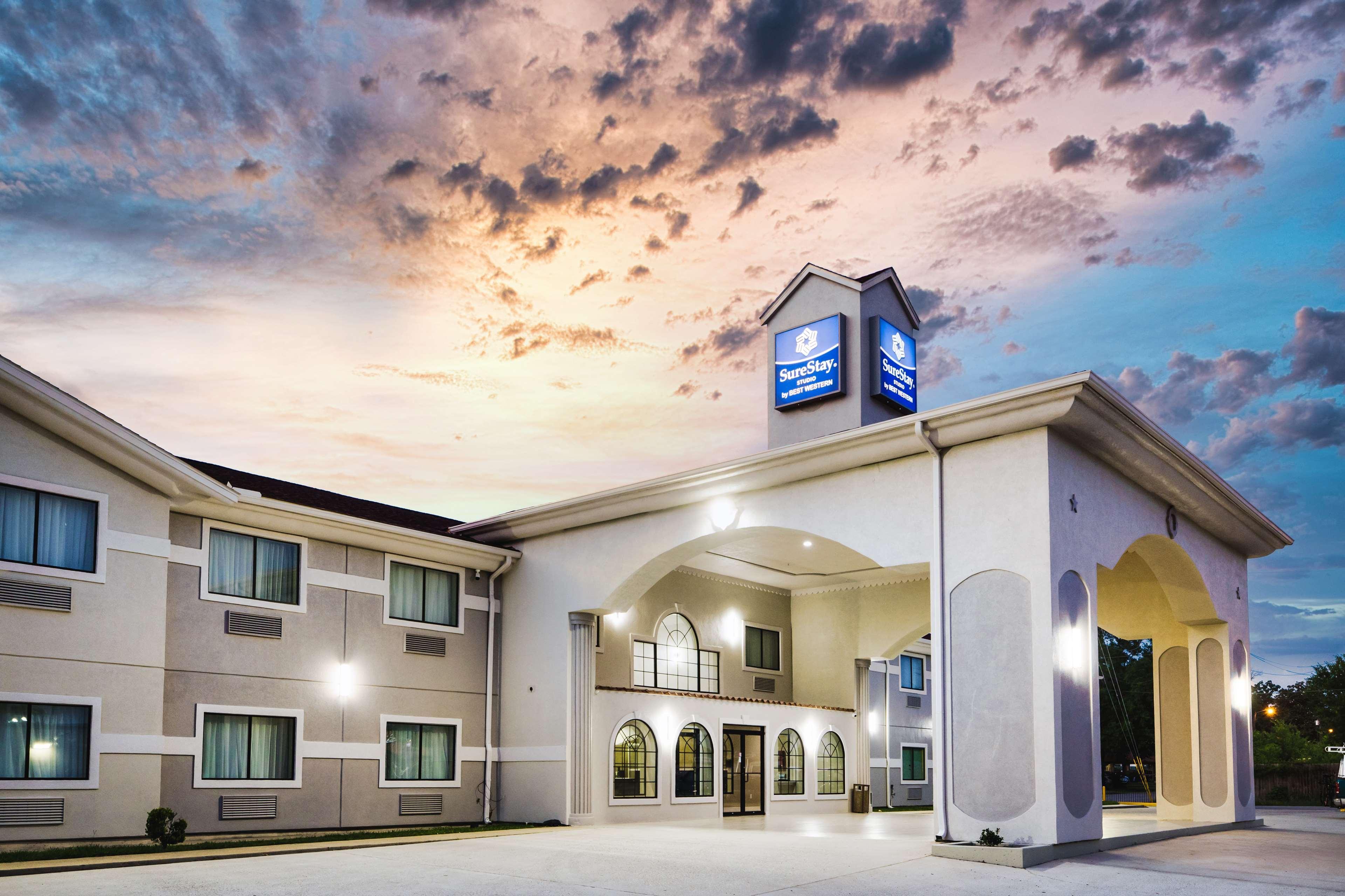 Vista Exterior SureStay Studio by Best Western Conroe Downtown