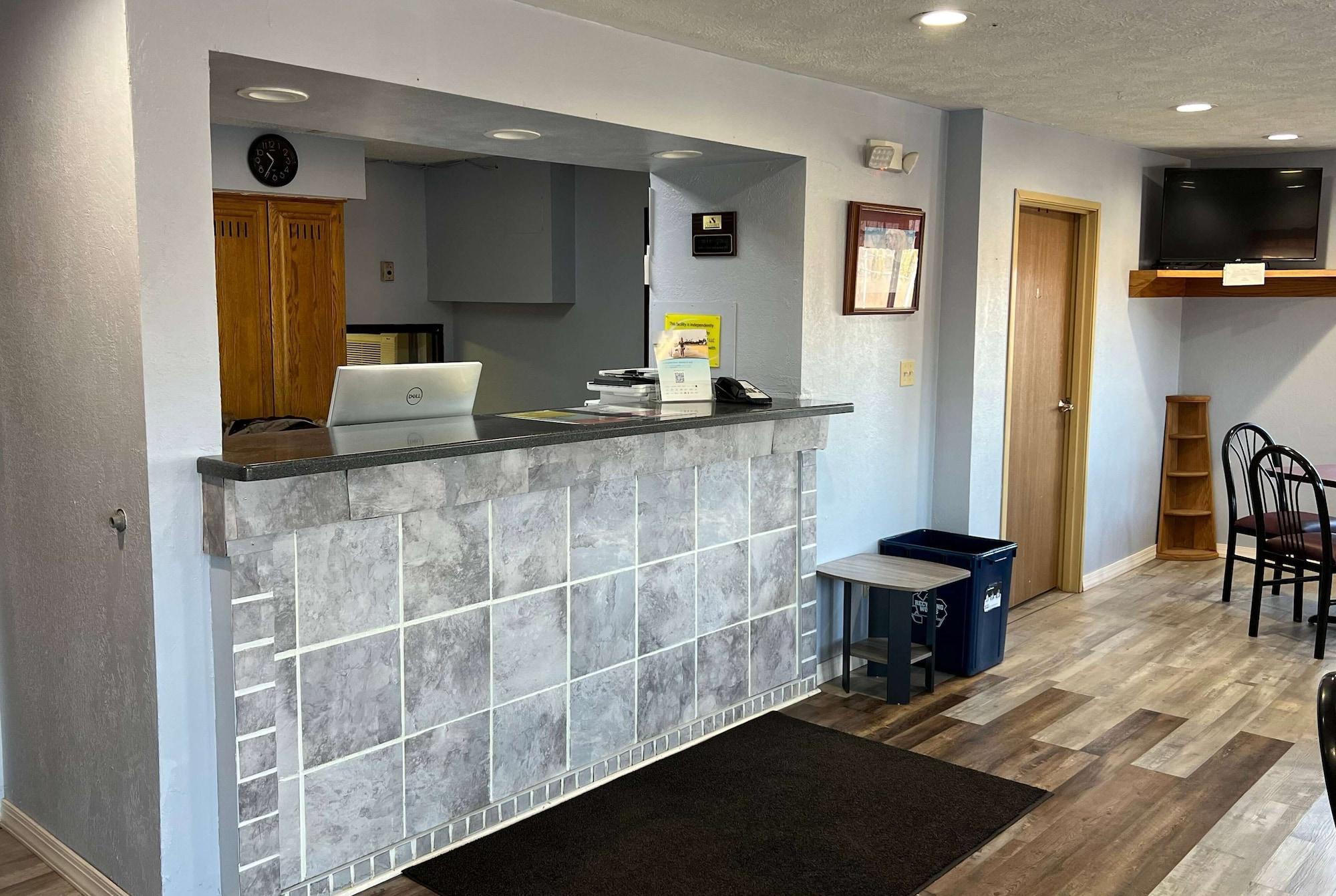 Vista Lobby Super 8 by Wyndham Altoona