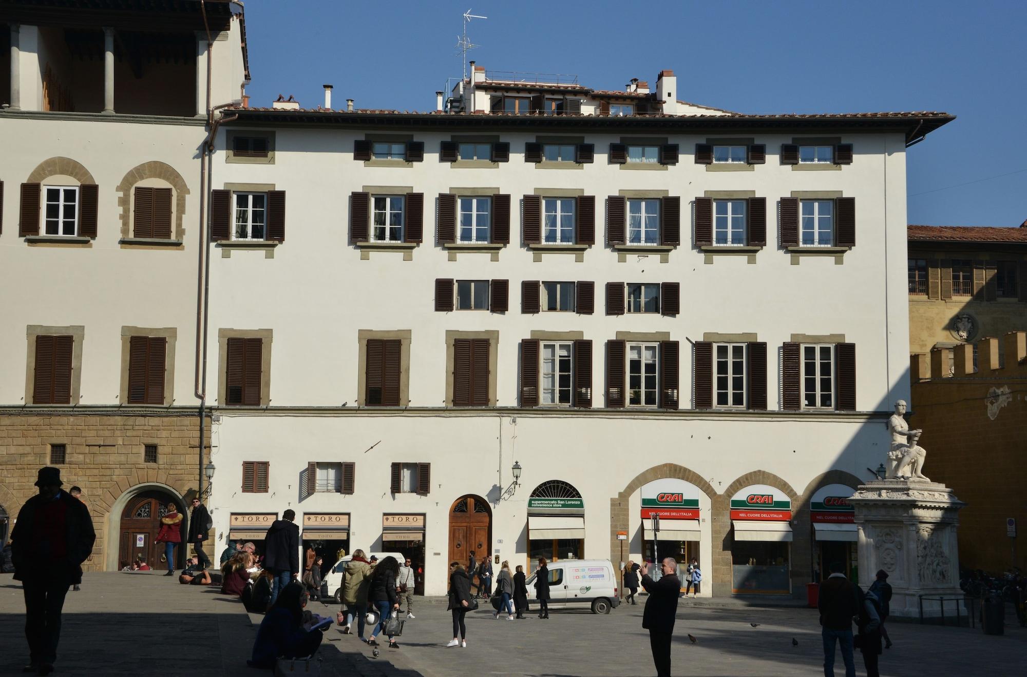 Vista Exterior Palazzo della Stufa - Residenza d'Epoca