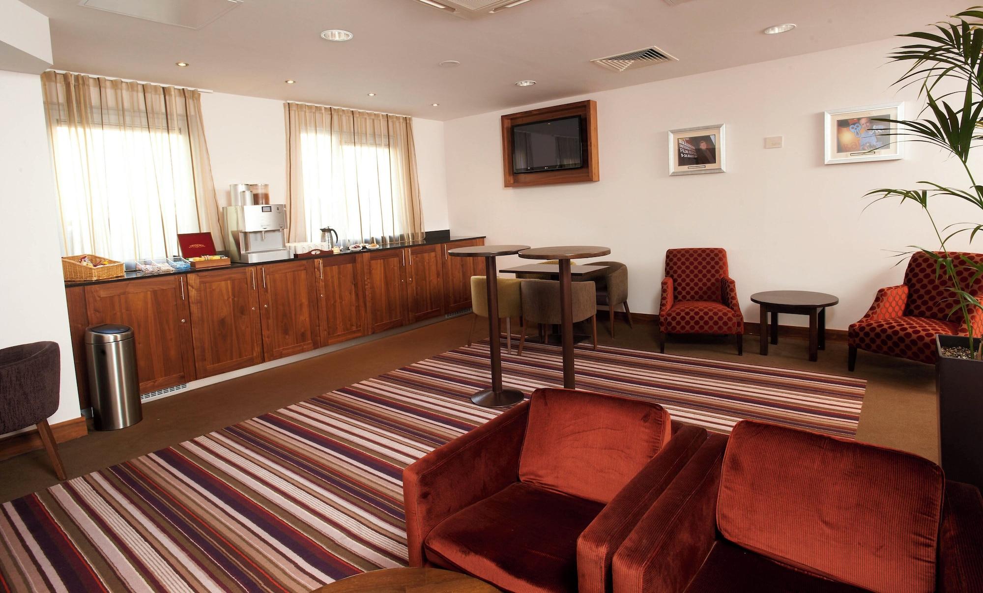 Vista Lobby Leonardo Hotel Aberdeen
