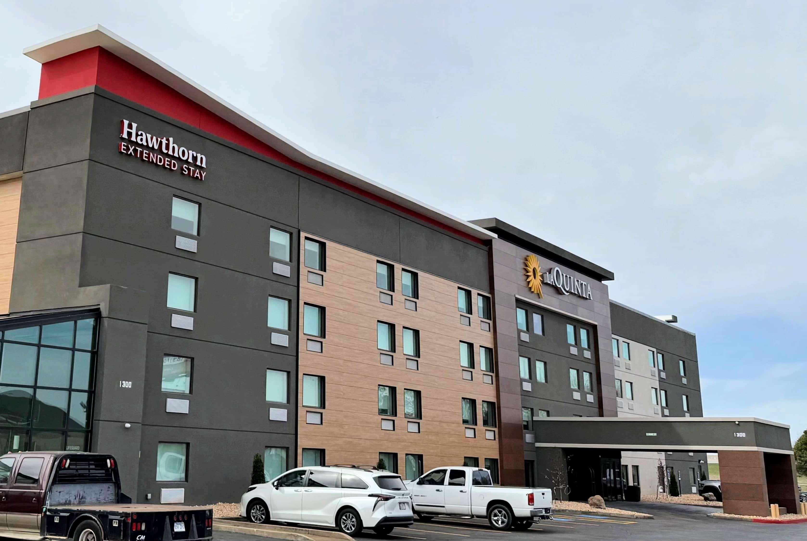 Vista Exterior La Quinta Inn & Suites Springdale