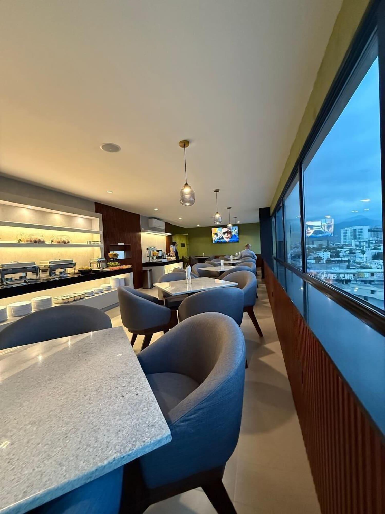 Bar/Salón Hotel Myst