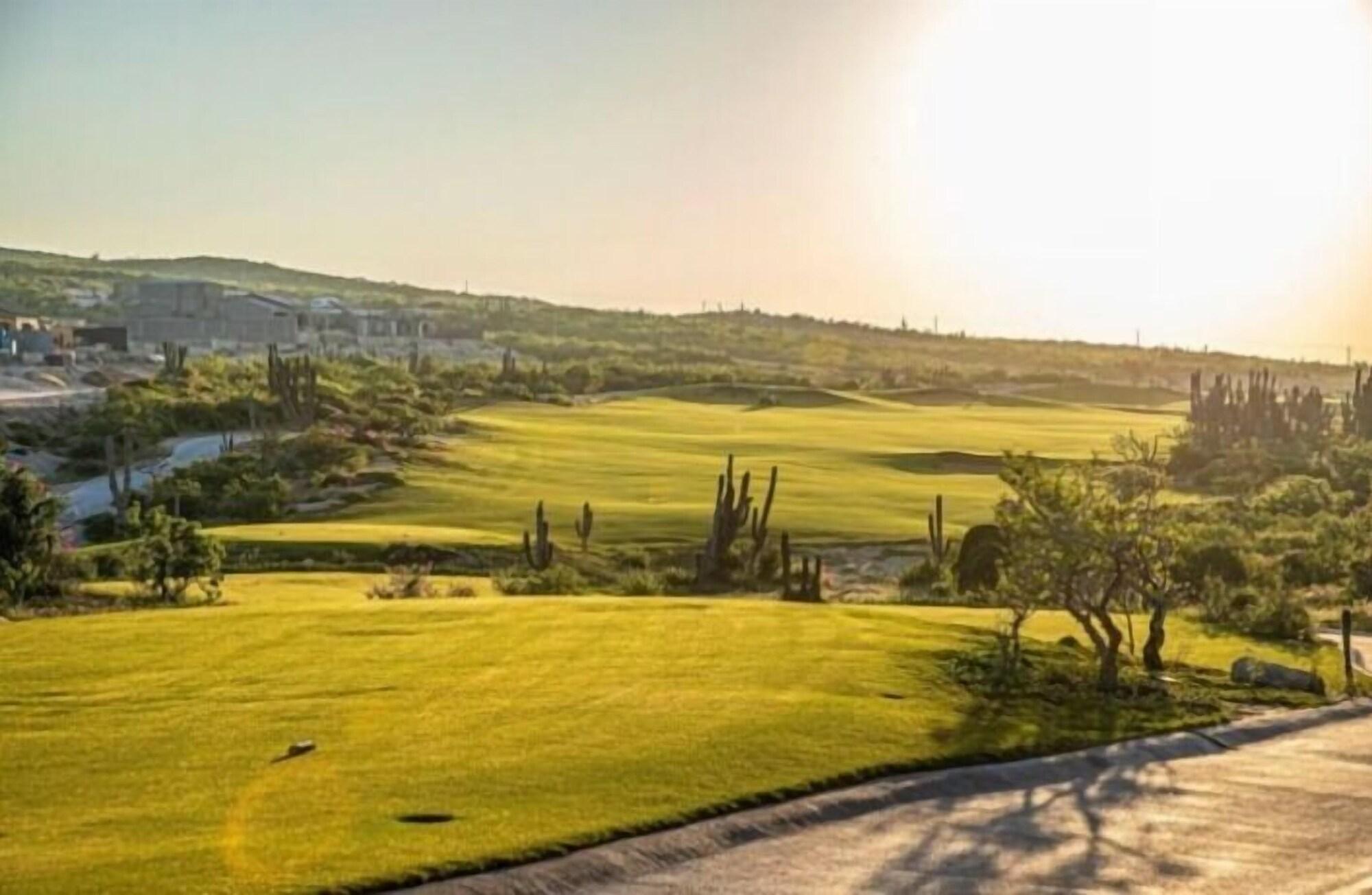 Campo de Golf Oceanfront Penthouse