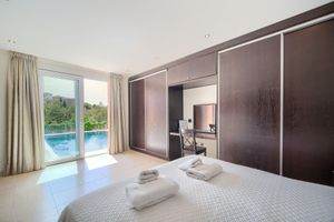 Alquiler Temporario - #Luxury 4 Bed Villa, Heated Pool, Cinema, Gym, Sauna, Squash Court