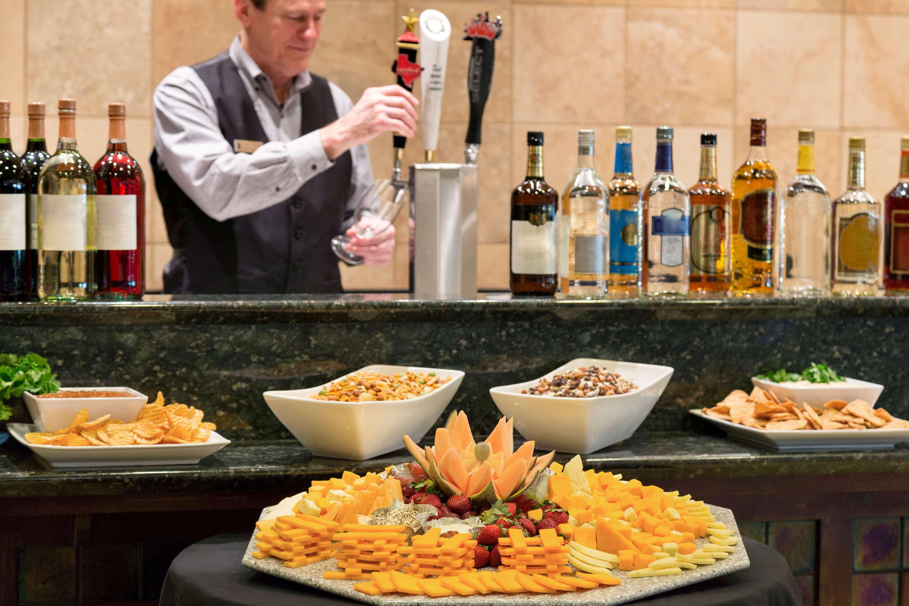Bar/Salón Embassy Suites by Hilton Dallas Frisco Hotel & Convention Center