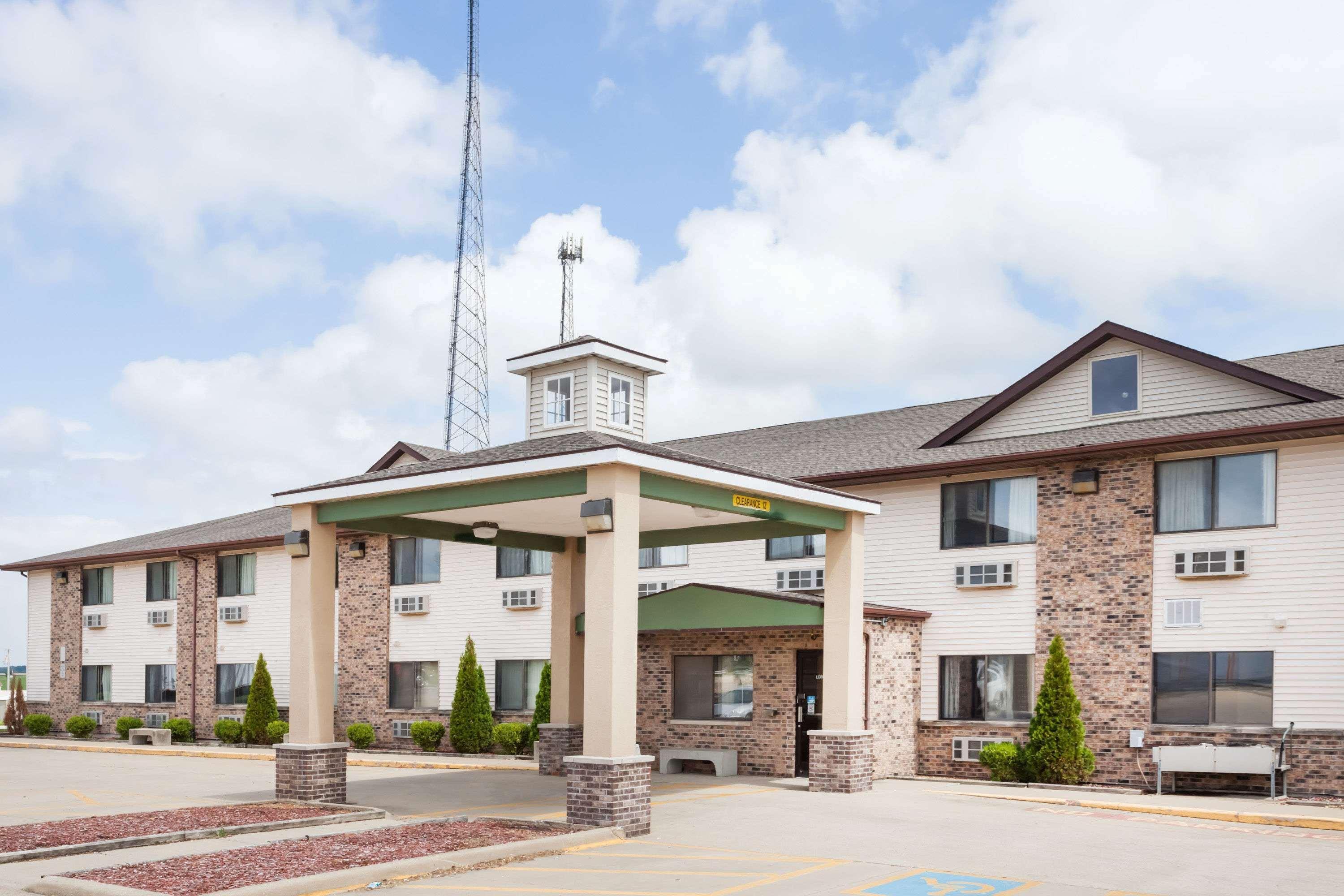Vista Exterior Super 8 By Wyndham Mclean/Bloomington Sw