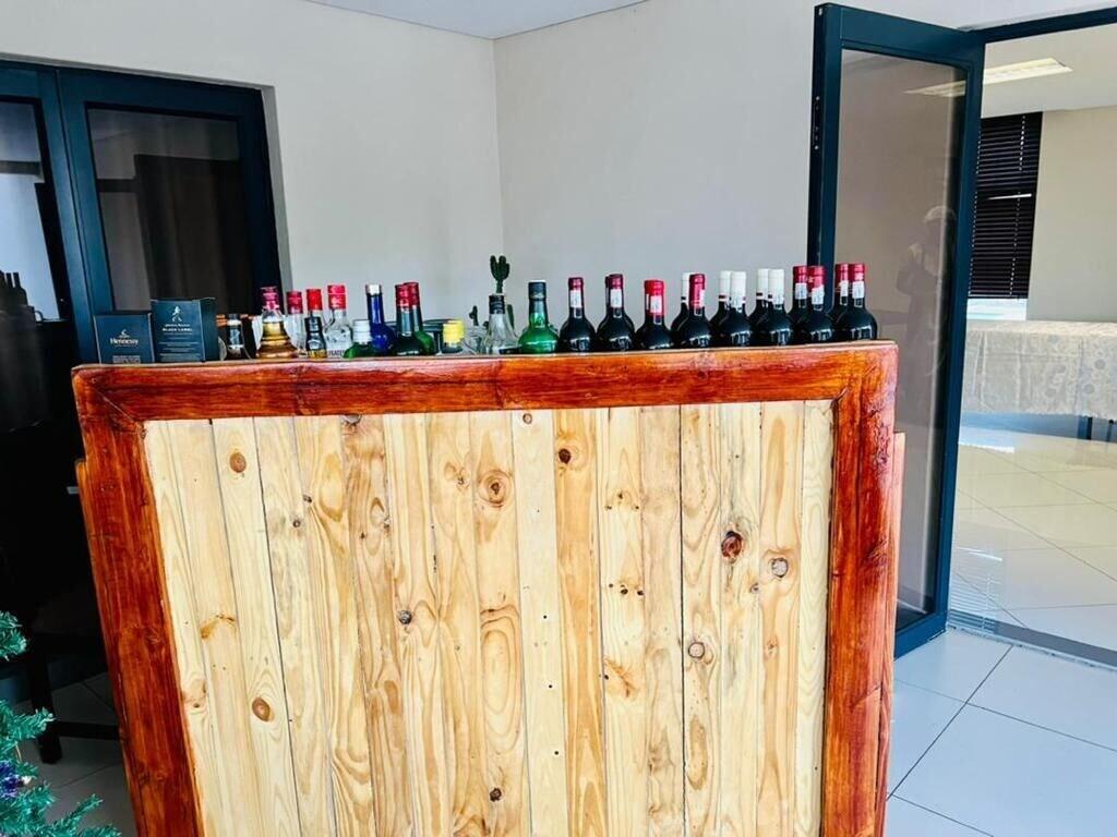 Bar/Salón Staybridge Golfview Suites
